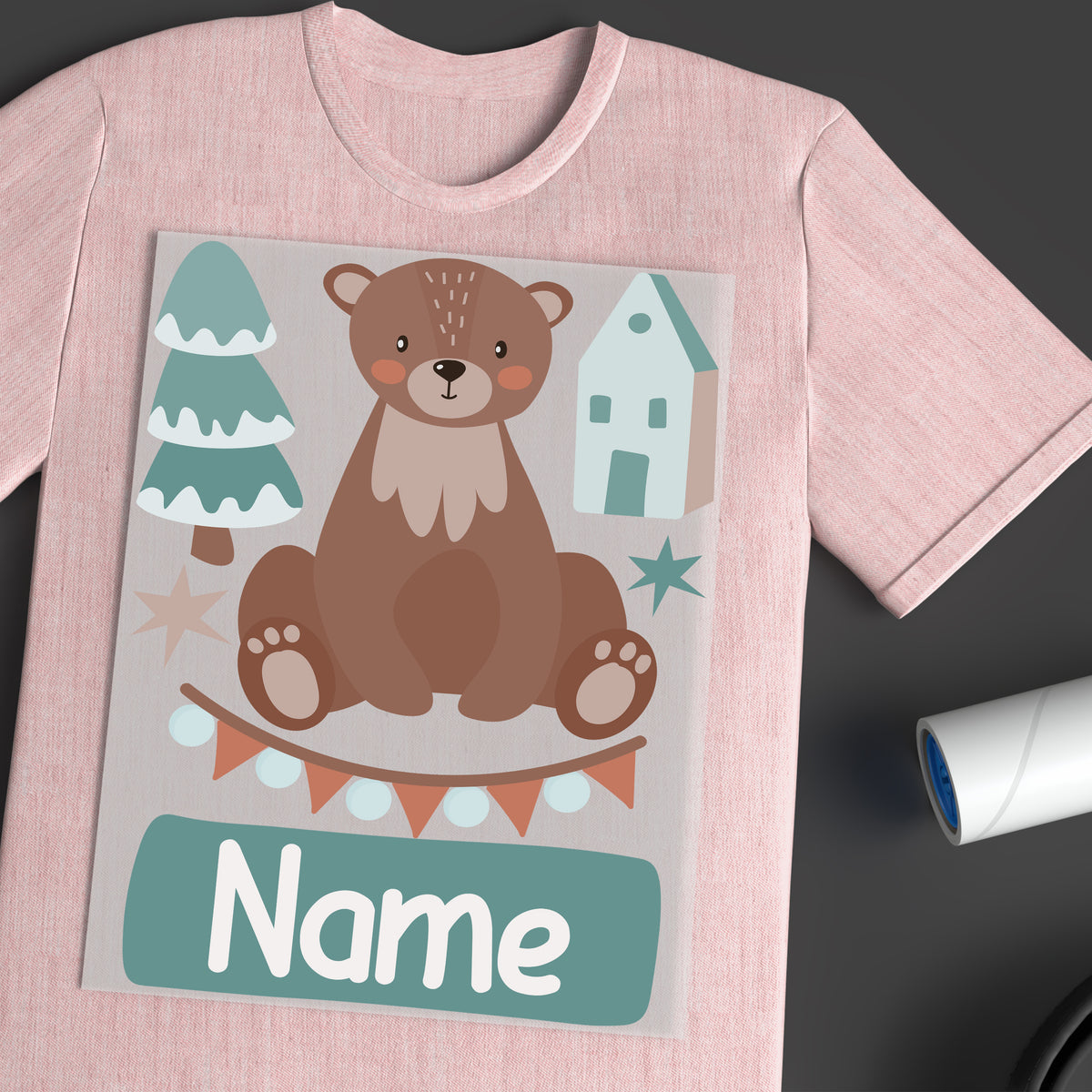 Rosa T-Shirt mit Bärenmotiv und personalisierbarem Namen.