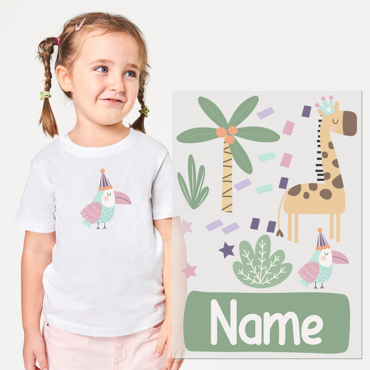 Weißes T-Shirt mit buntem Tiermotiv und personalisierbarem Namen.