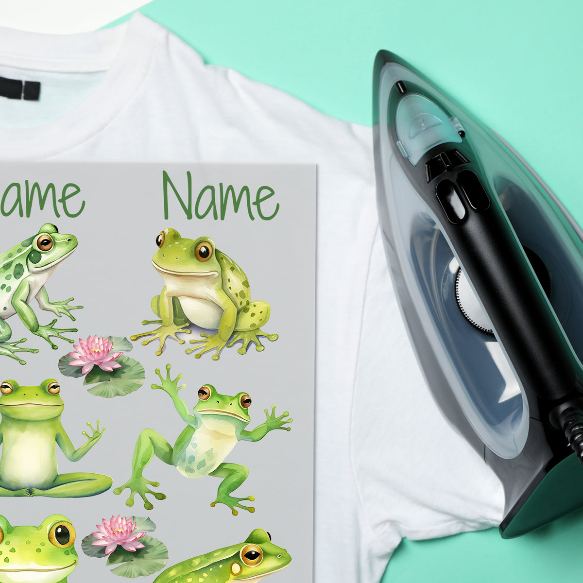 Frosch-Motiv auf T-Shirt mit Dampfbügeleisen.