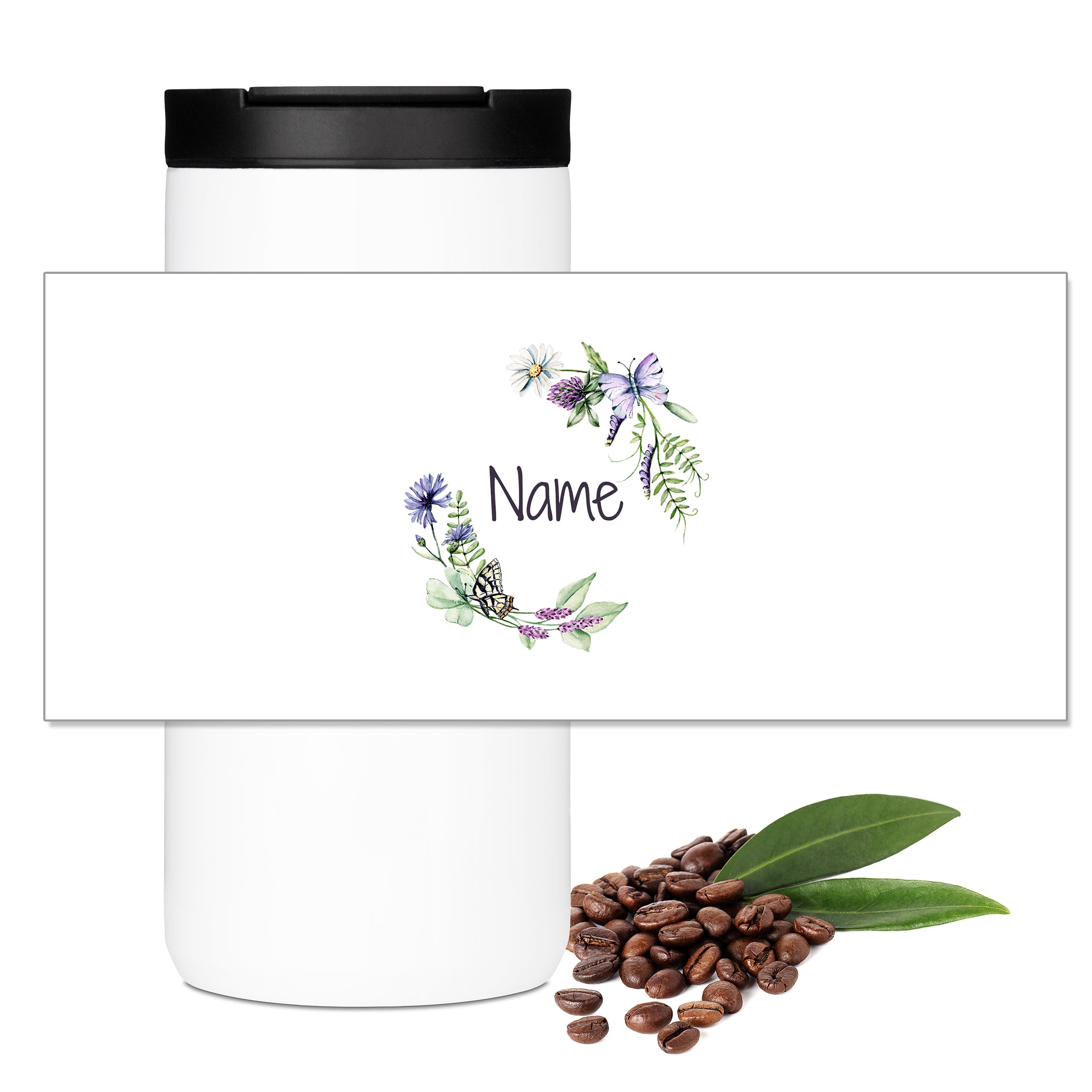 Weißer Kaffeebecher mit floralem Design und Platz für Namen.