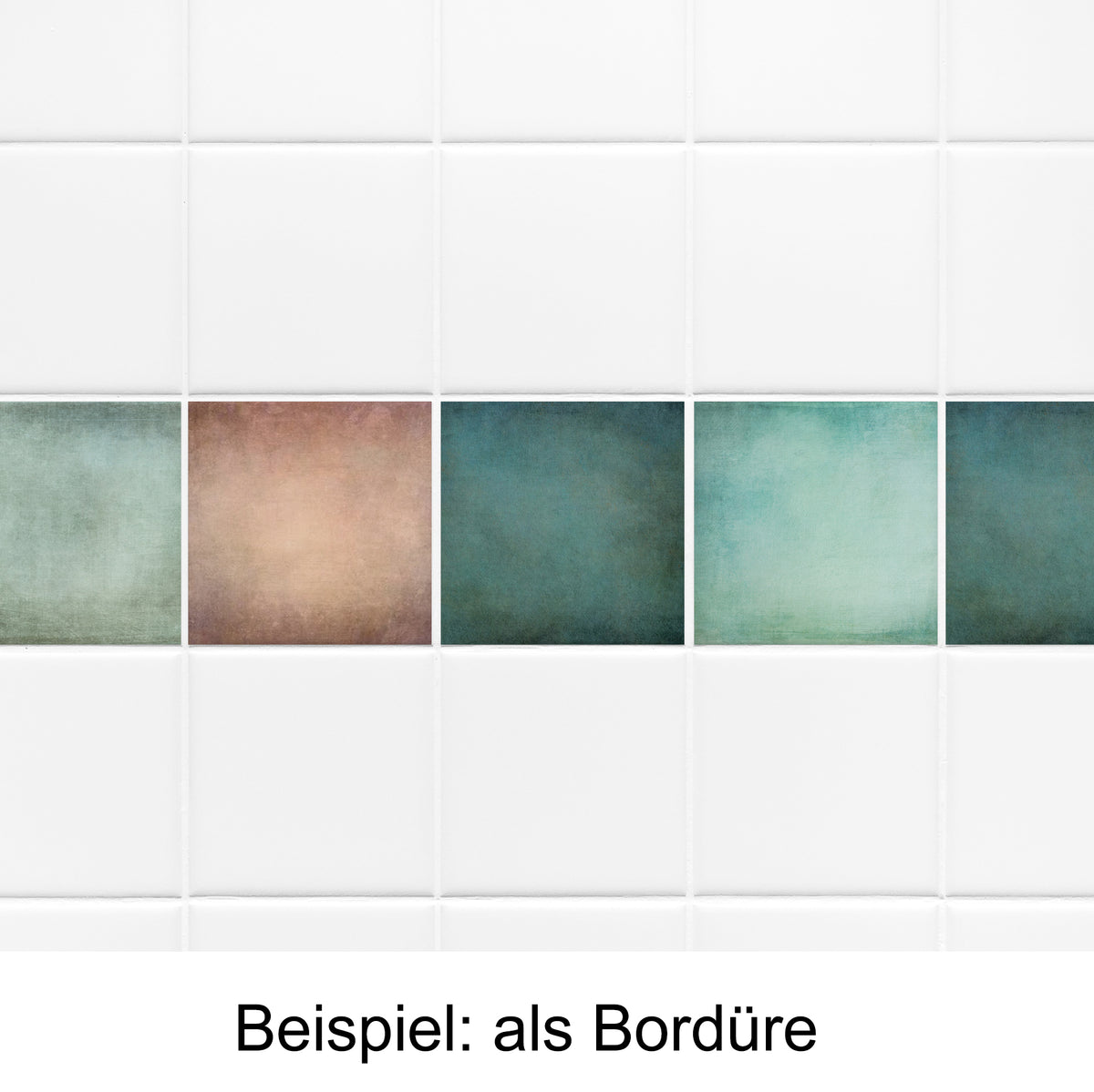 Bunte Fliesenbordüre in sanften Grüntönen und Braun.