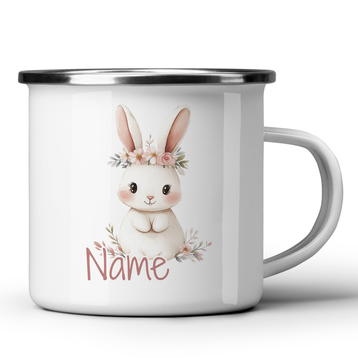 Weißer Emaille-Becher mit süßem Hasen und Namen.