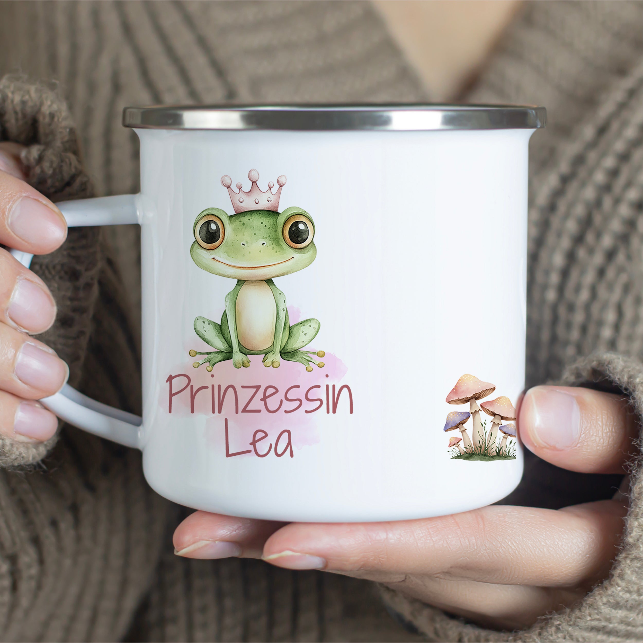 Weißer Becher mit Froschmotiv und dem Namen "Prinzessin Lea".