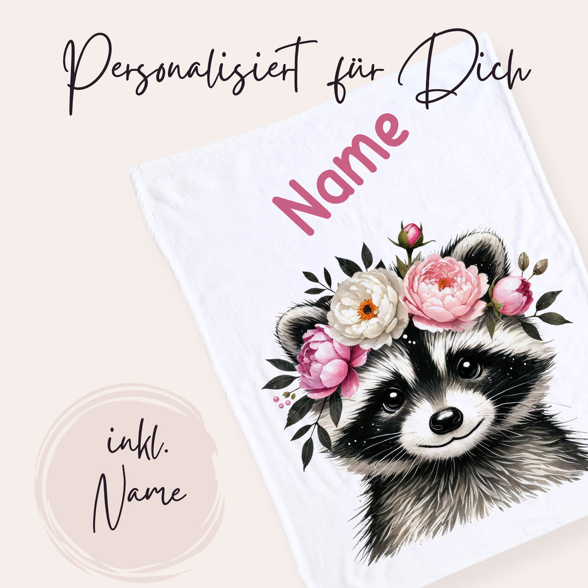 Personalisierbares Handtuch mit Waschbär und Blumenmotiv.
