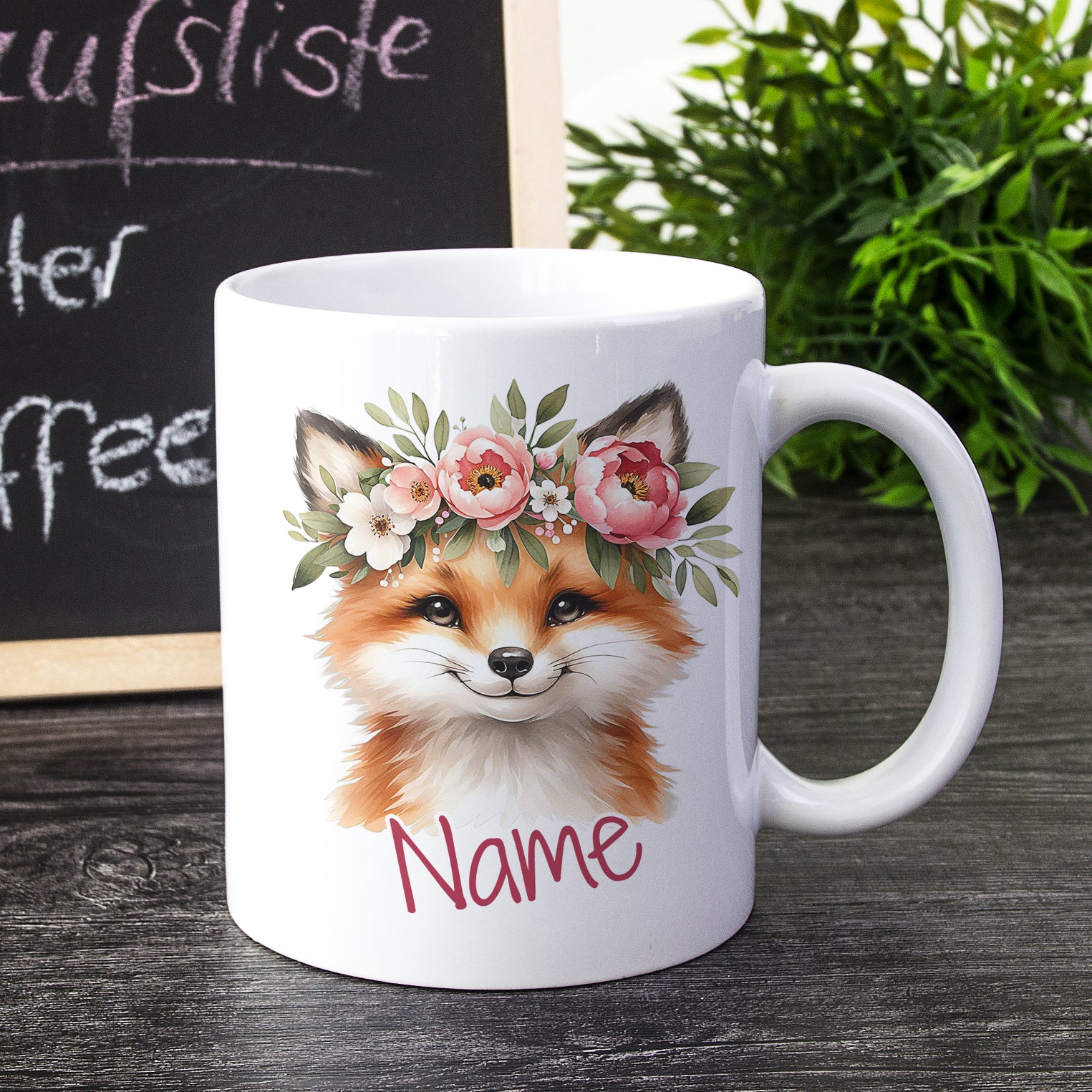 Tasse mit Fuchs-Motiv und Blumenkranz, personalisierbar.