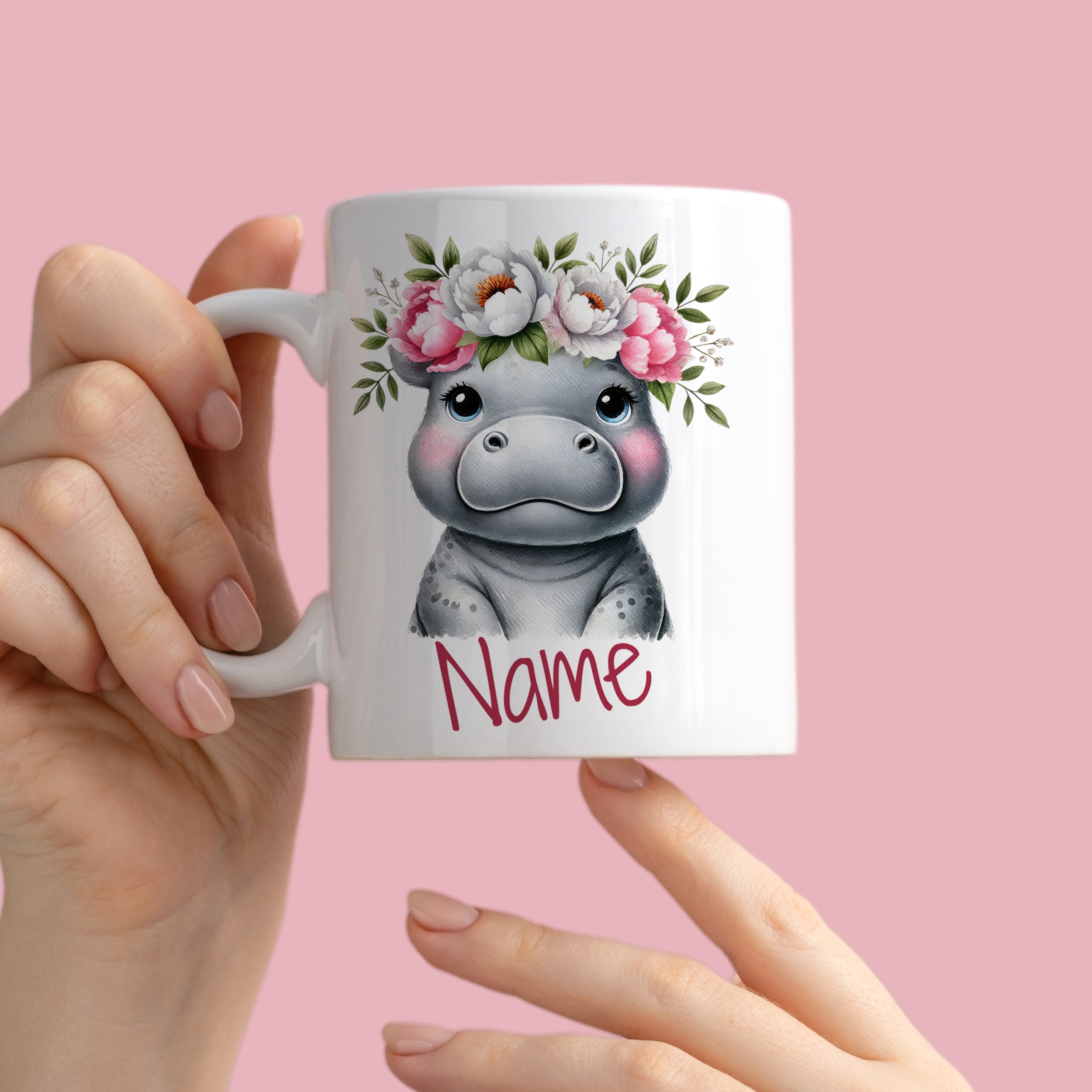 Tasse mit niedlichem Nilpferd und Blumenkranz, personalisierbar.