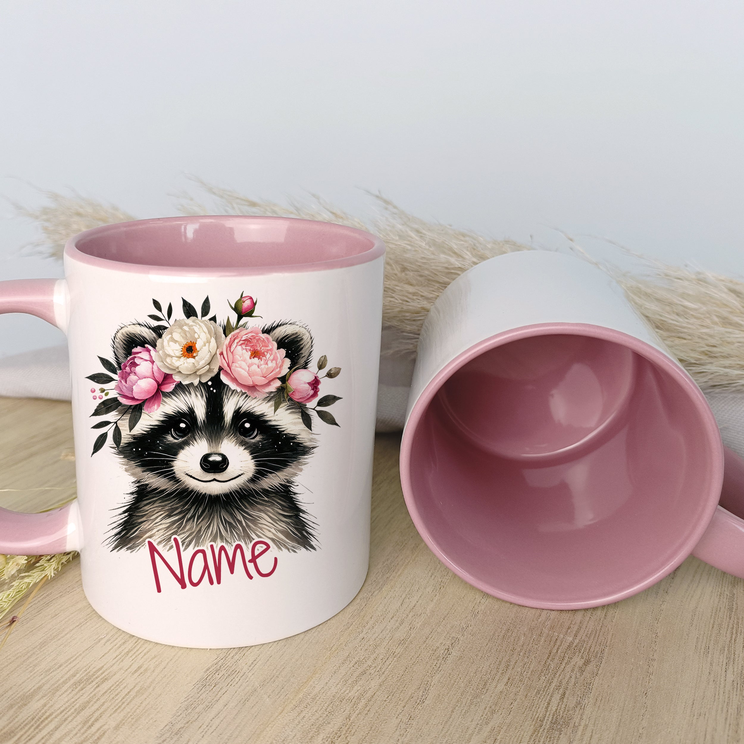 Tasse mit Waschbär und Blumen