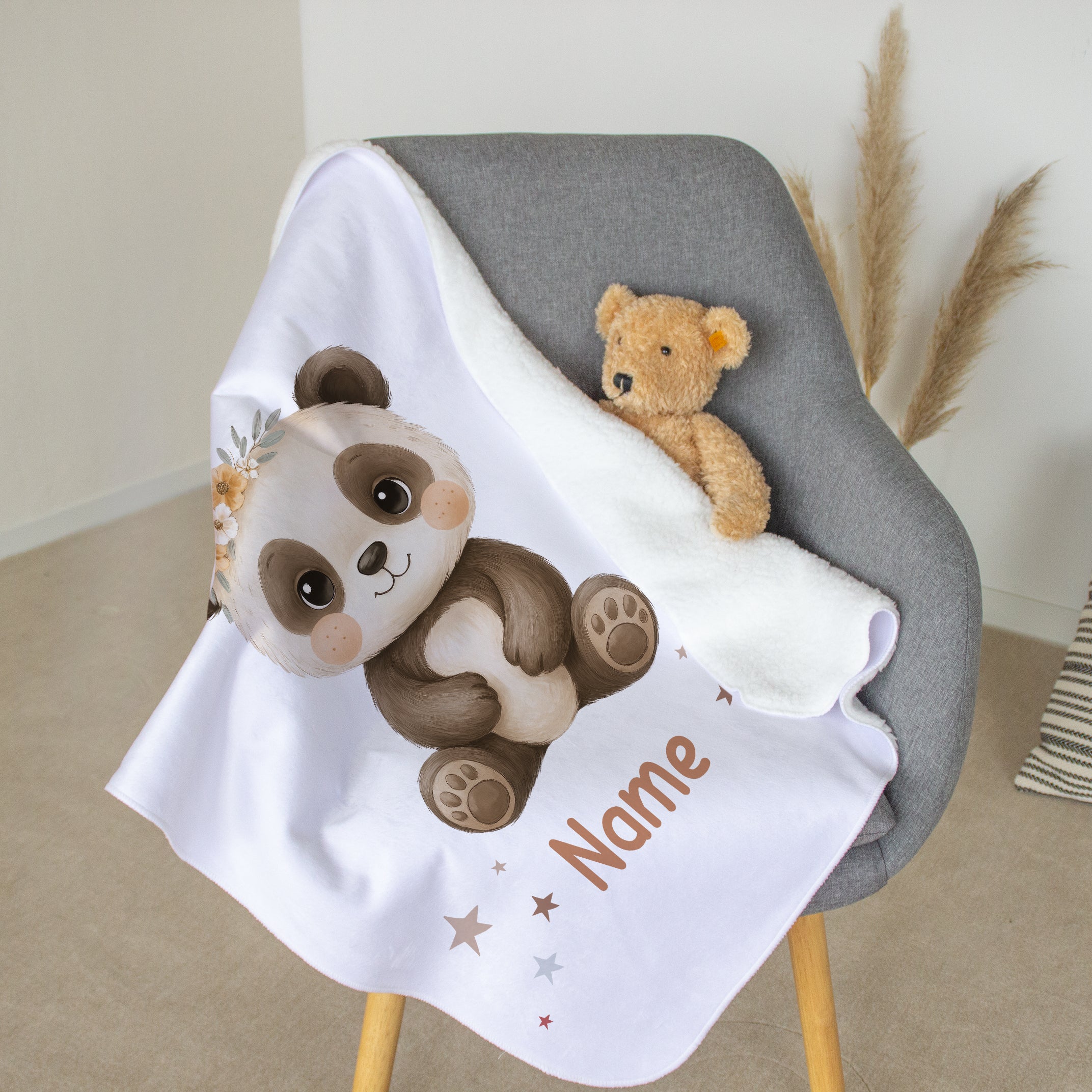 Panda-Kinderdecke in Weiß mit personalisiertem Namen.