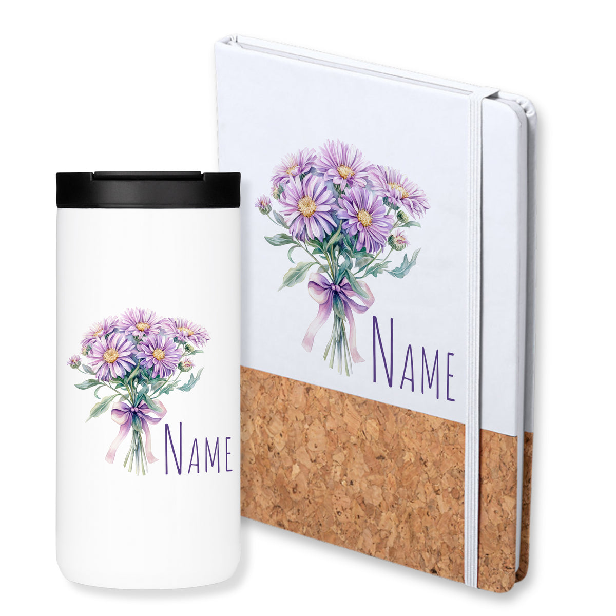 Weißer Becher und Notizbuch mit lila Blumenmotiv.