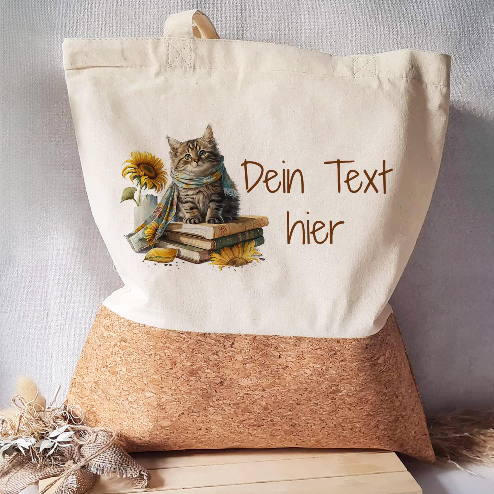 Beige Tasche mit Katze, Sonnenblumen und personalisierbarem Text.