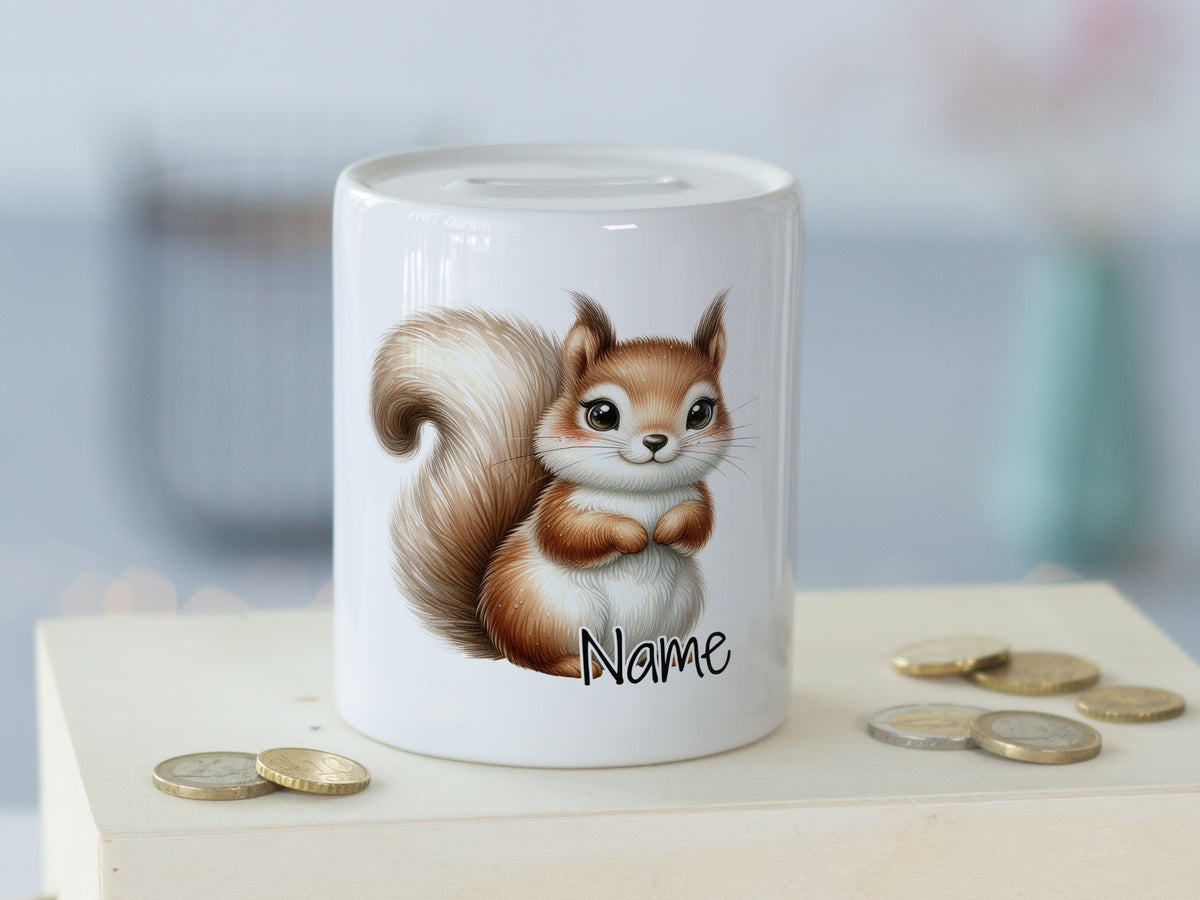 Sparschwein mit niedlichem Eichhörnchen-Motiv und personalisierbarem Namen.