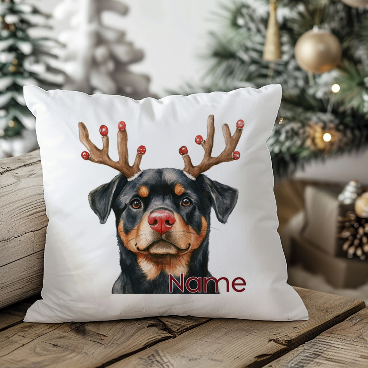 Kissen mit Rottweiler-Motiv und Weihnachtsgeweih, personalisierbar.