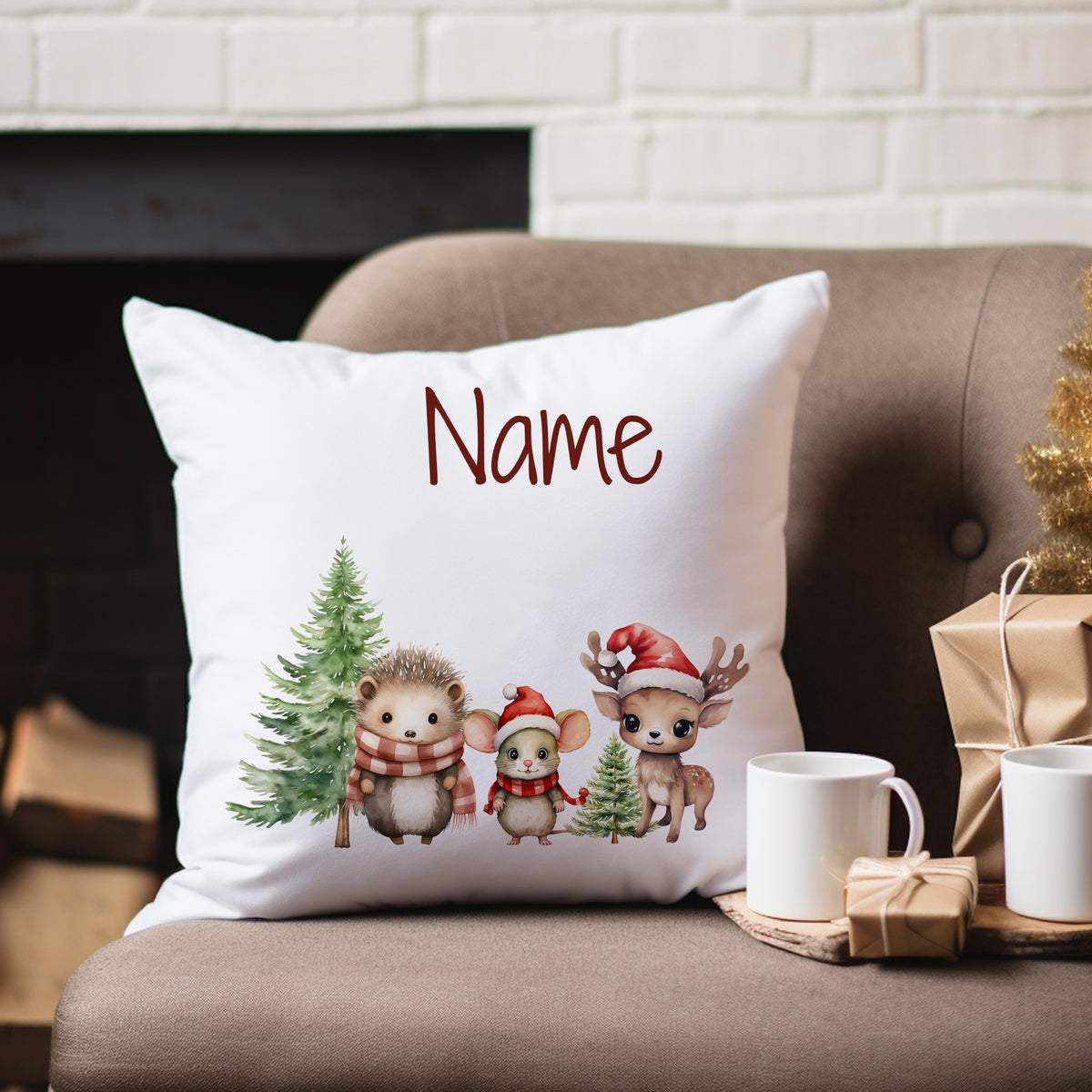 Kissen mit niedlichen Tieren, Weihnachtsmotive, weißer Hintergrund.