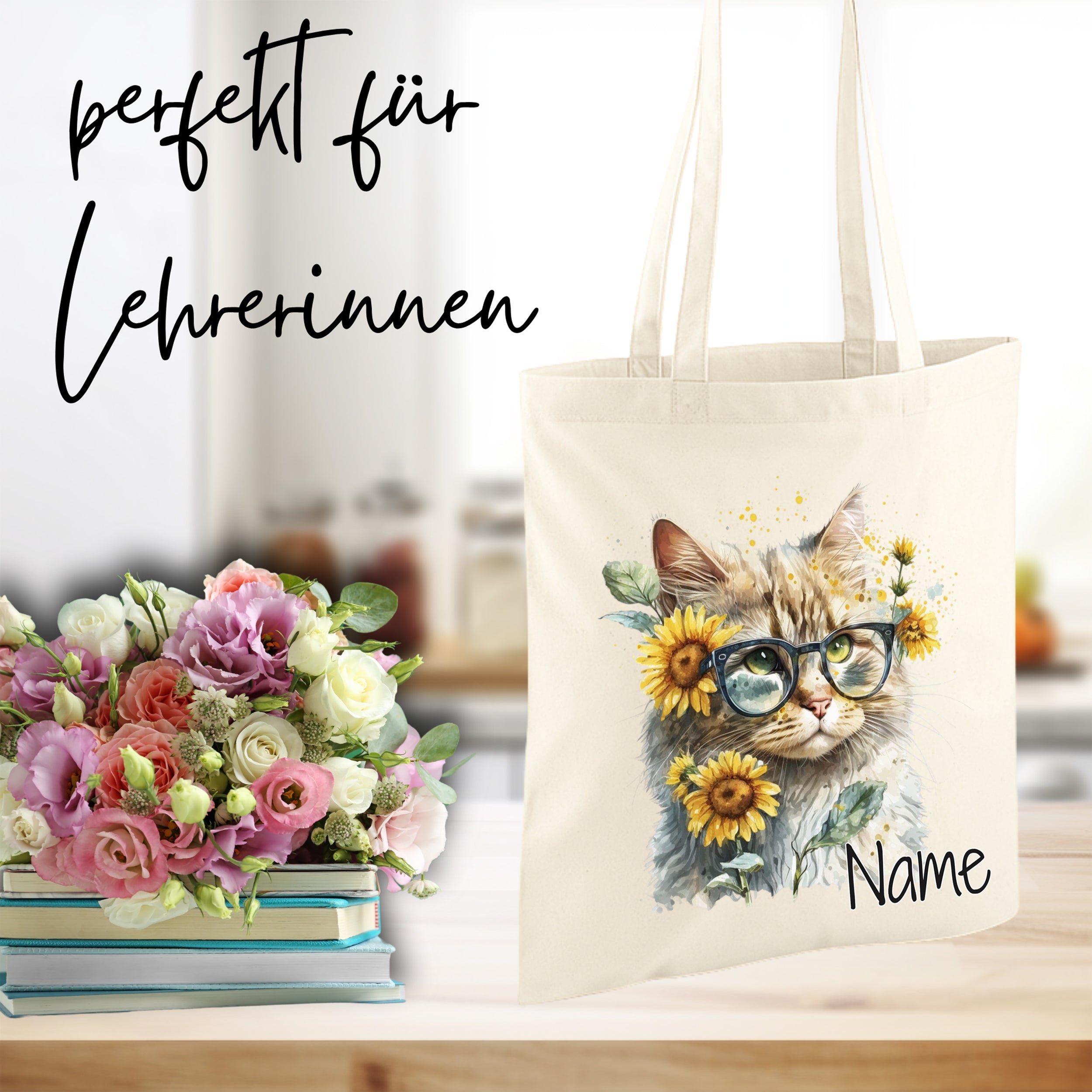 Beige Stofftasche mit Katzenmotiv und Sonnenblumen.