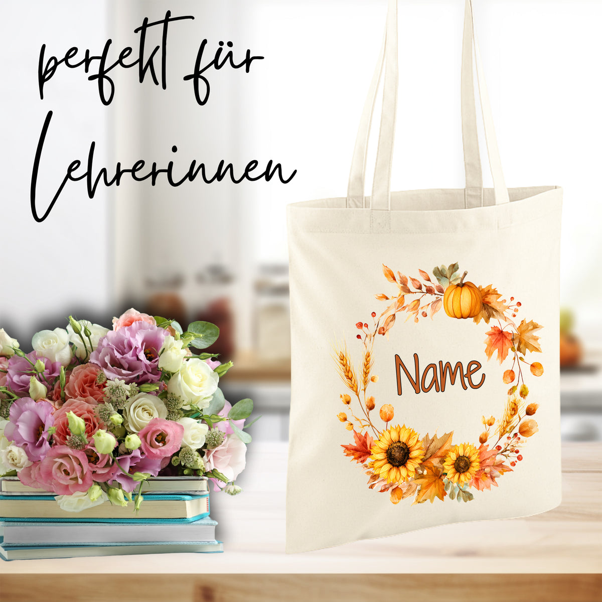 Beige Tragetasche mit herbstlichem Blumenkranz und personalisierbarem Namen.