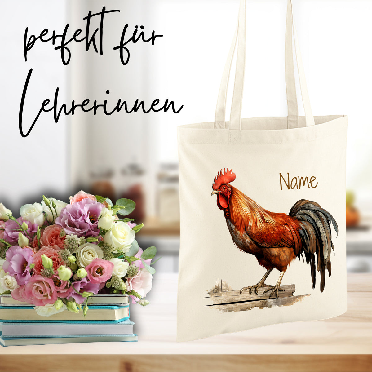 Beige Tasche mit rotem Hahn-Design, personalisierbar.