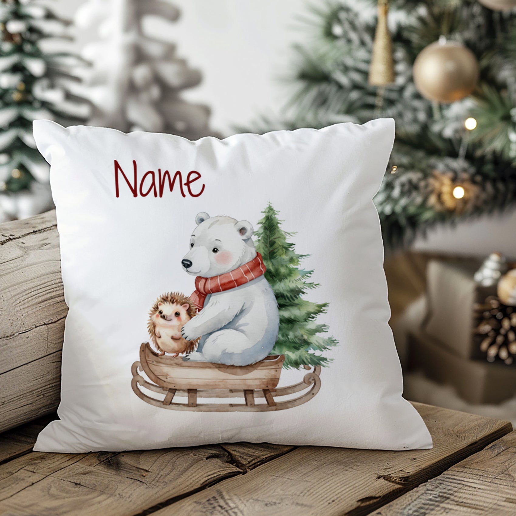 Kissen mit Bären und Igel im Schlitten, grünem Baum.