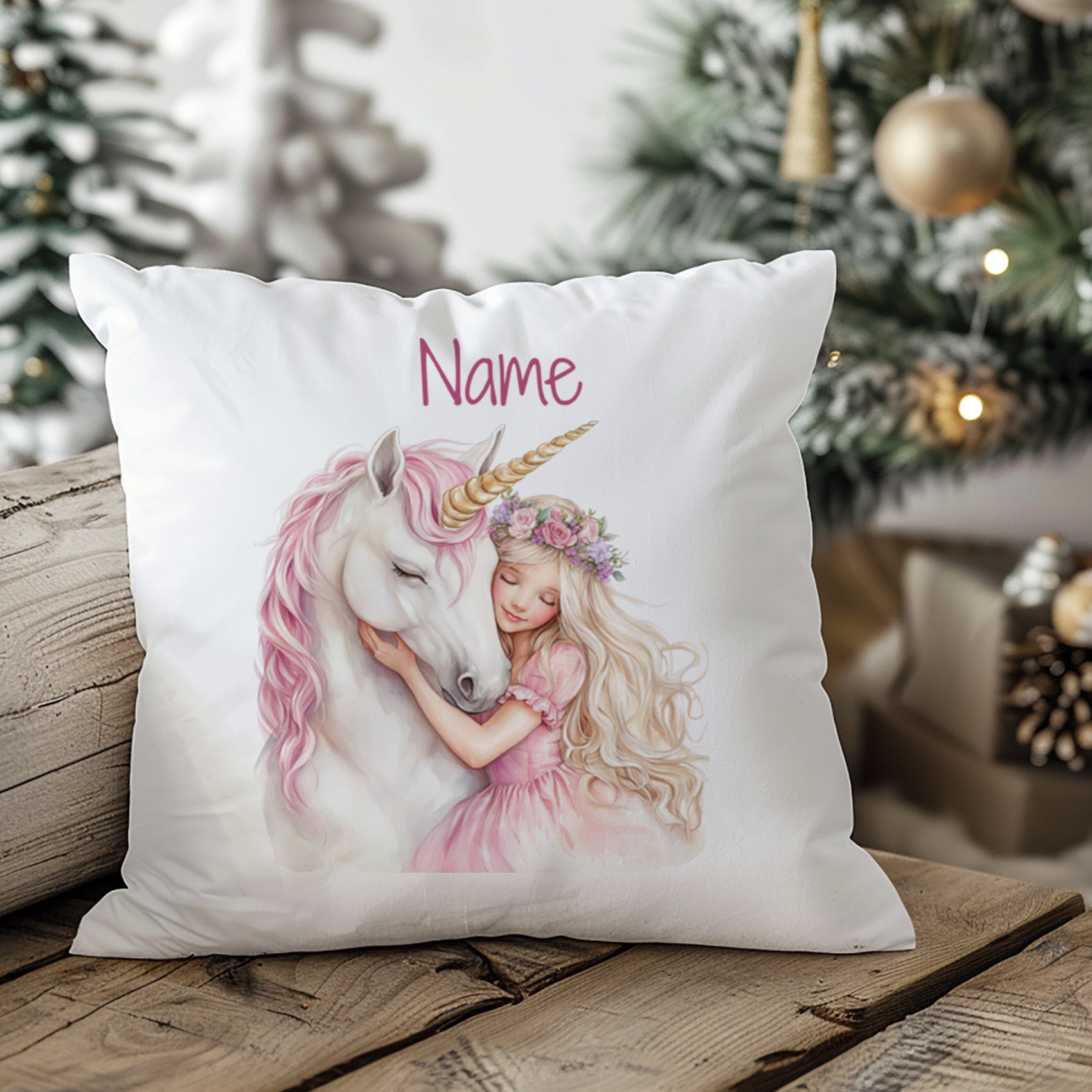 Kissen mit Einhorn-Motiv und rosa Akzenten.