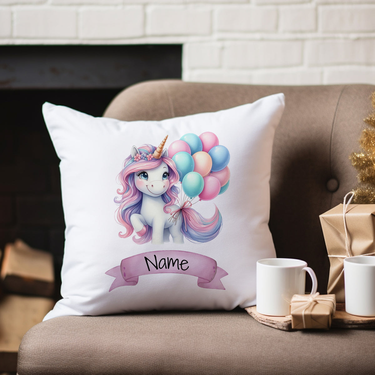 Kissen mit Einhorn, bunten Ballons und personalisierbarem Namen.