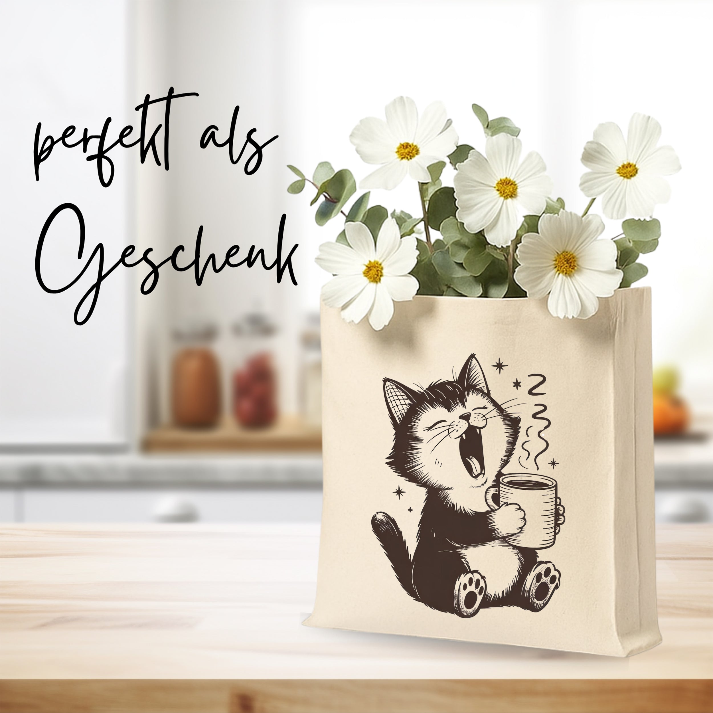 Beiger Stoffbeutel mit katzenmotiv und Blumen.