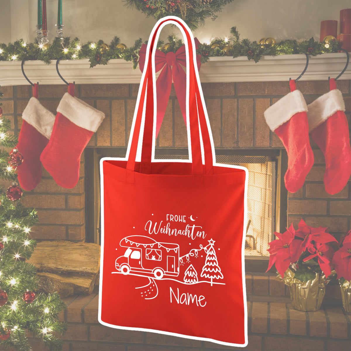 Rote Weihnachts-Tasche mit Weihnachtsmotiven und personalisierbarem Namen.