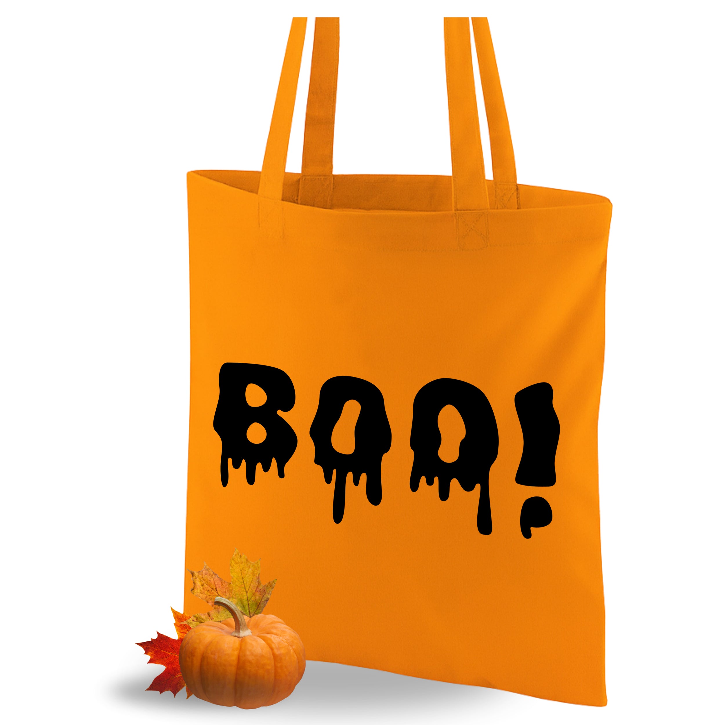 Orange Tragetasche mit schwarzem "Boo!"-Schriftzug.
