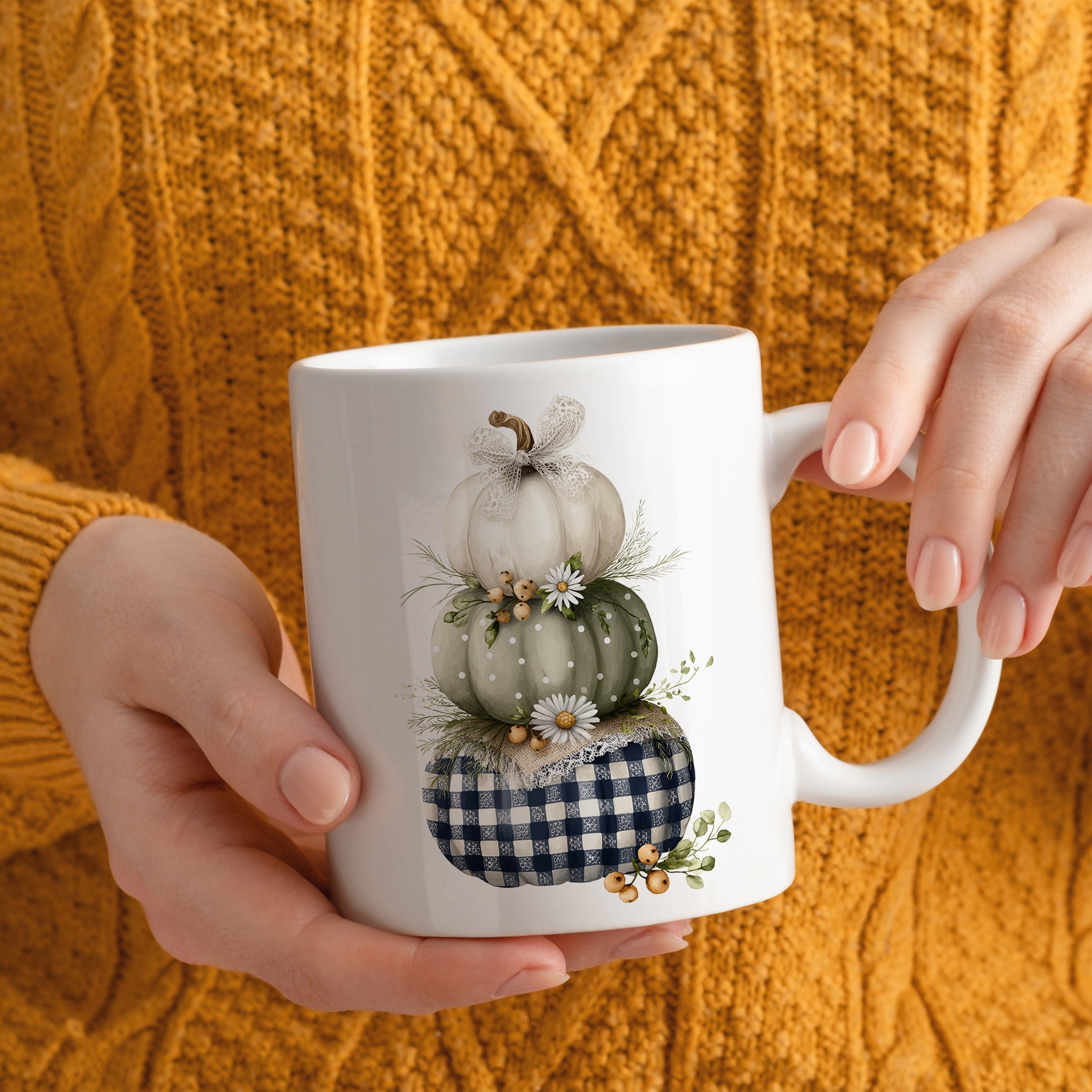 Tasse mit Kürbissen in Weiß, Grün und Blau.