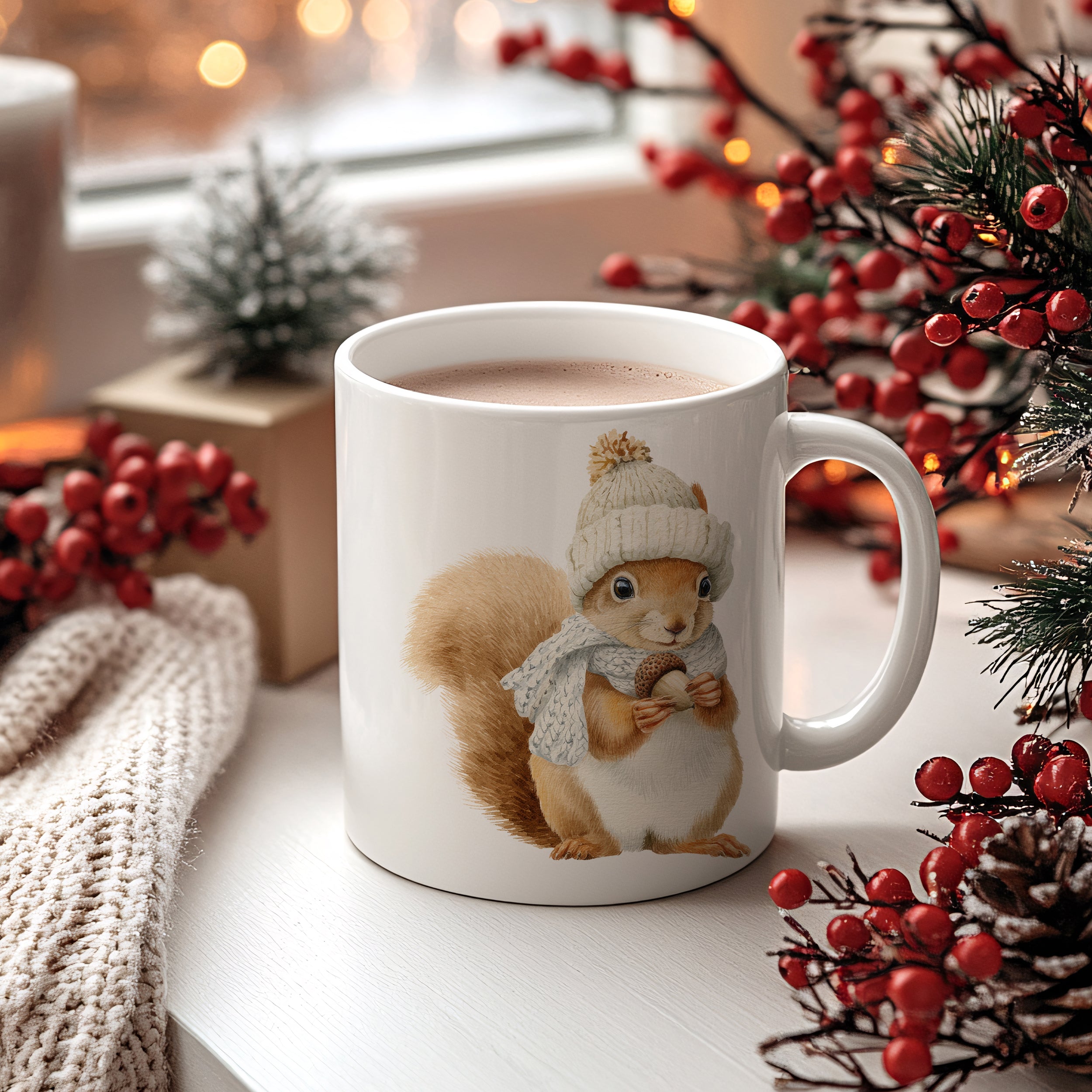 Tasse mit Eichhörnchen-Motiv, weiß, warme Schokolade.