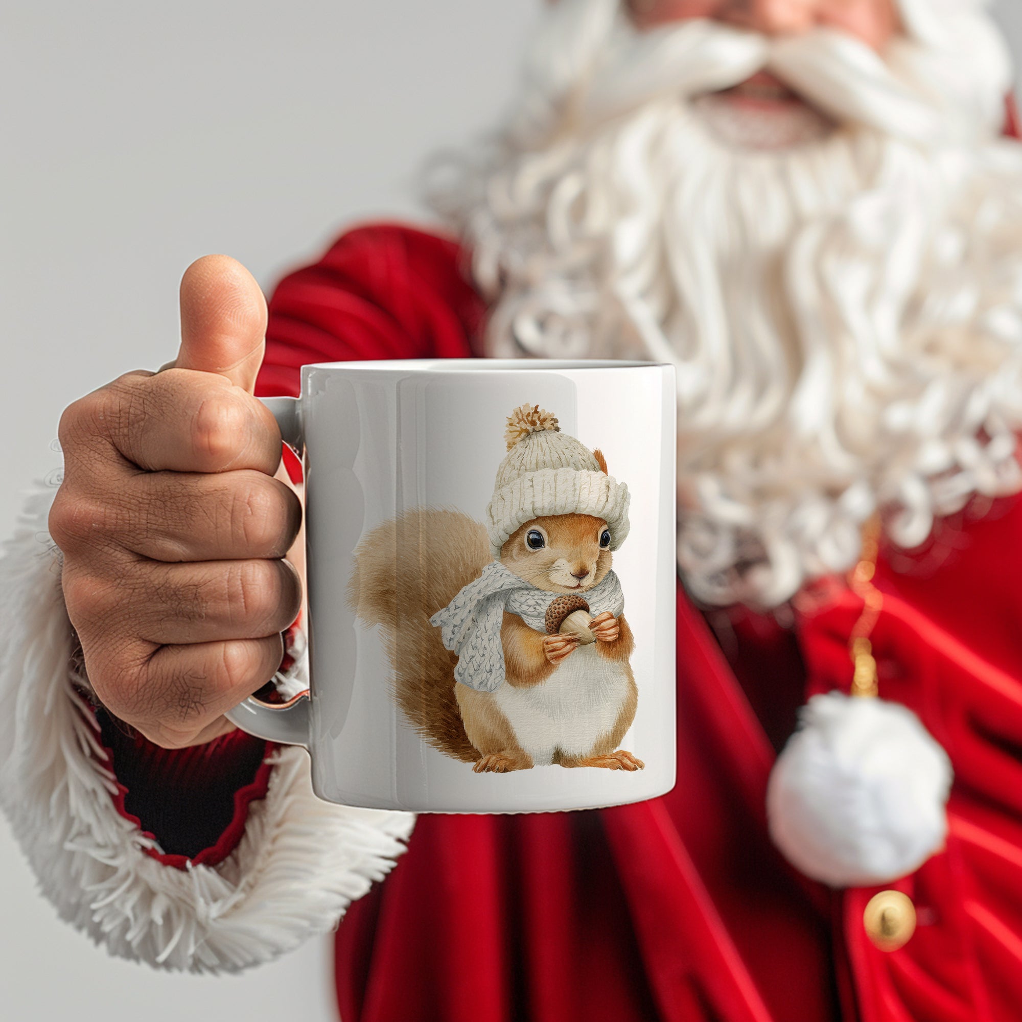Tasse mit Eichhörnchen-Design, weiß, winterlich.