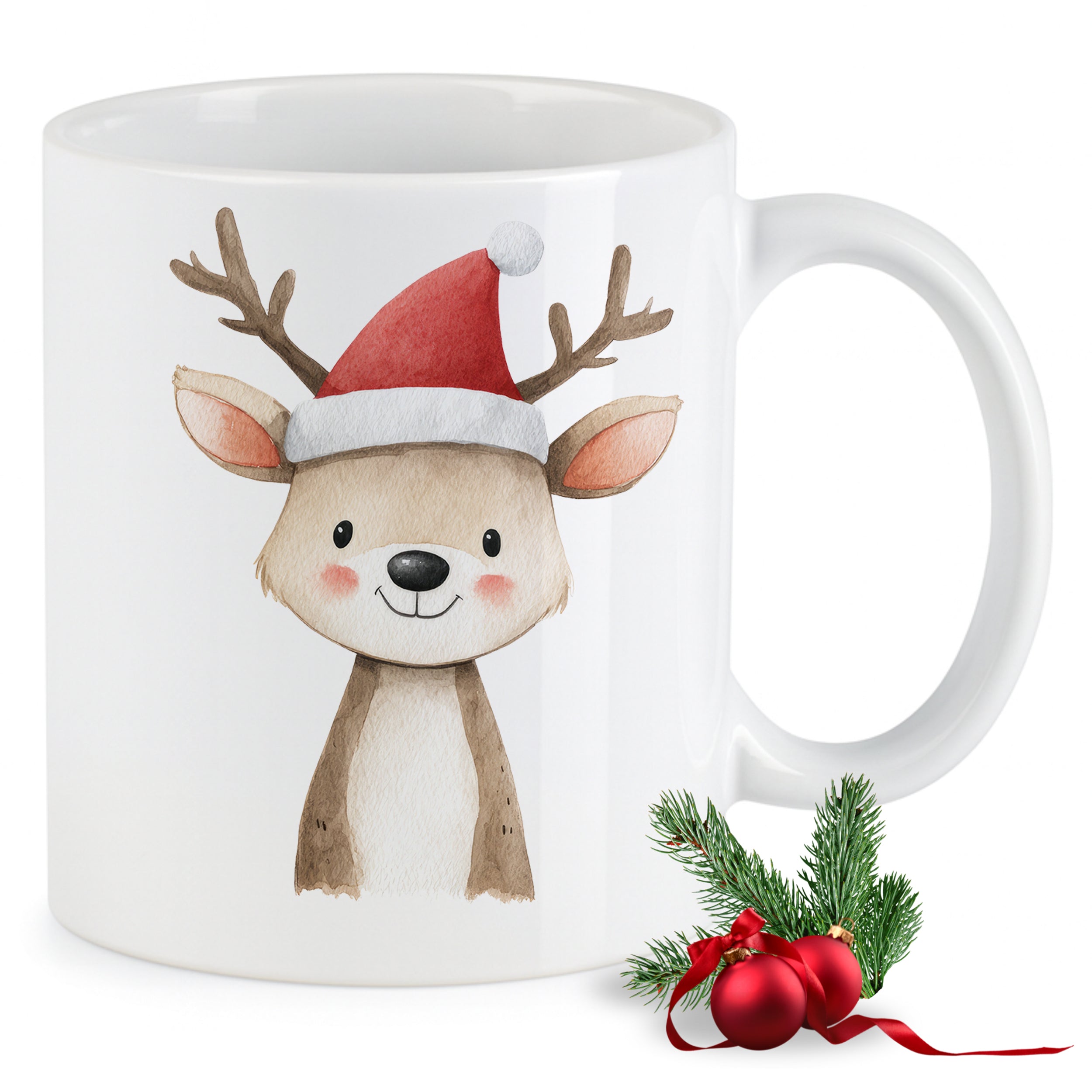 Weißer Becher mit niedlichem Rentier im Weihnachtsmütze.