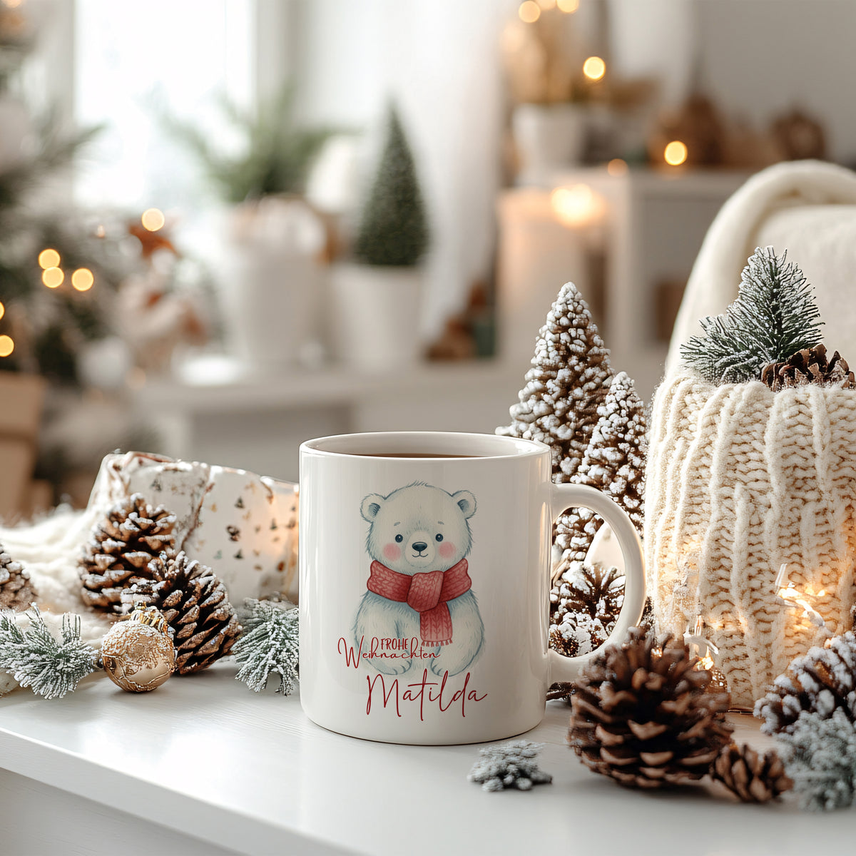 Tasse mit Bärenmotiv, weiß, rote Schalschriftzug "Matilda".