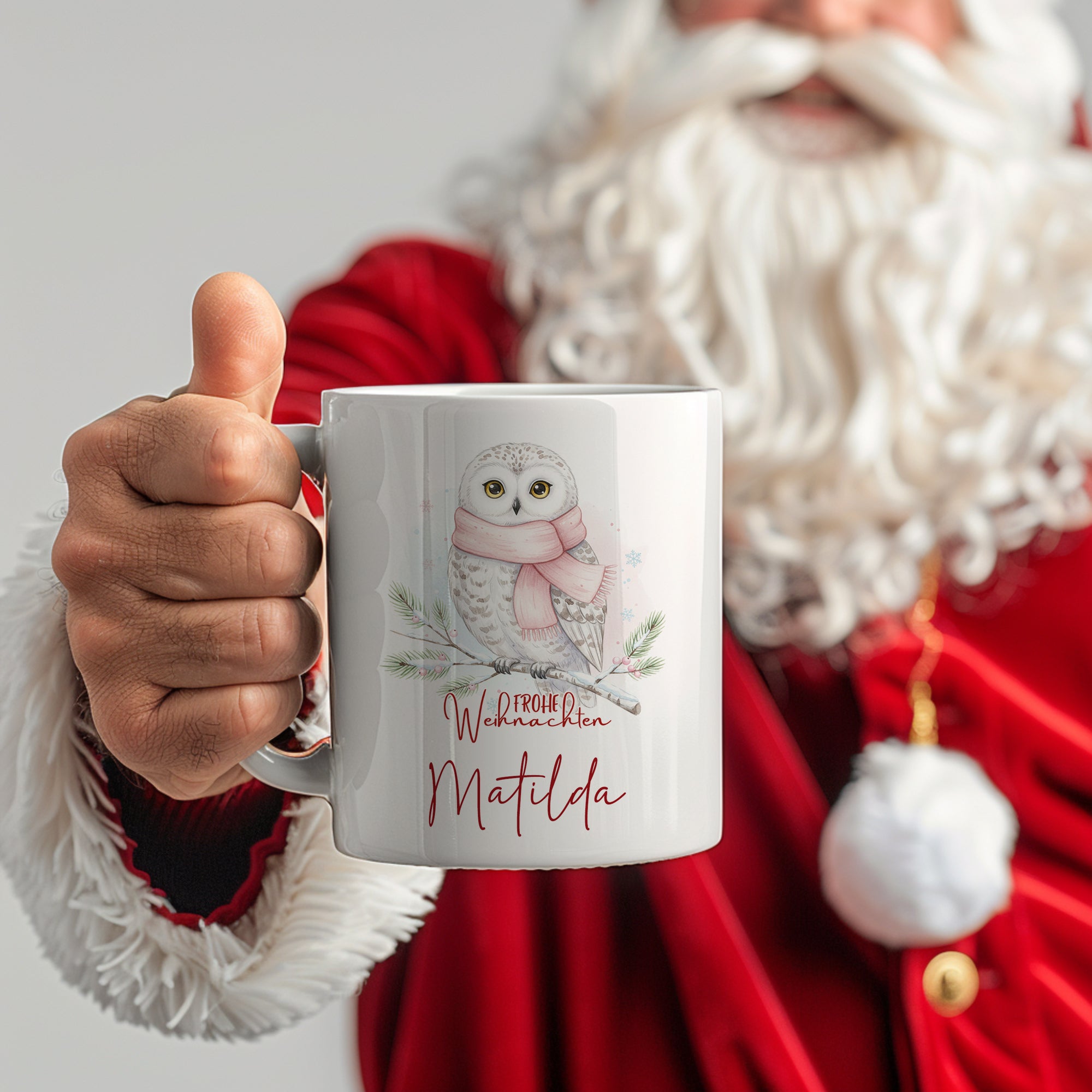 Weißer Becher mit Eule und Weihnachtsgruß "Matilda".