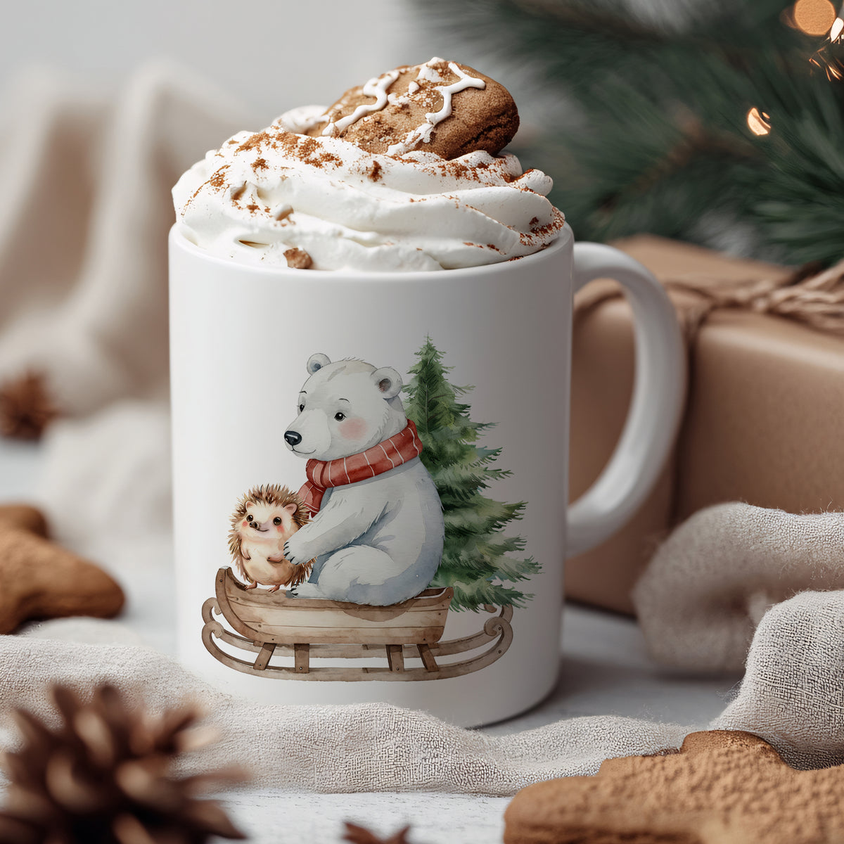 Tasse mit Eisbär, Igel und Weihnachtsbaum, weiß.