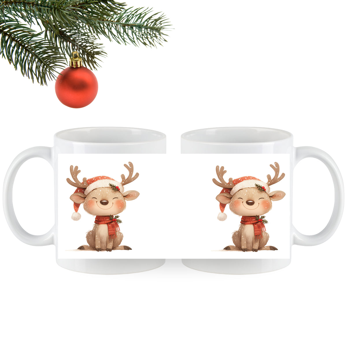 Weißer Becher mit niedlichem Rentier-Motiv und Weihnachtsmütze.