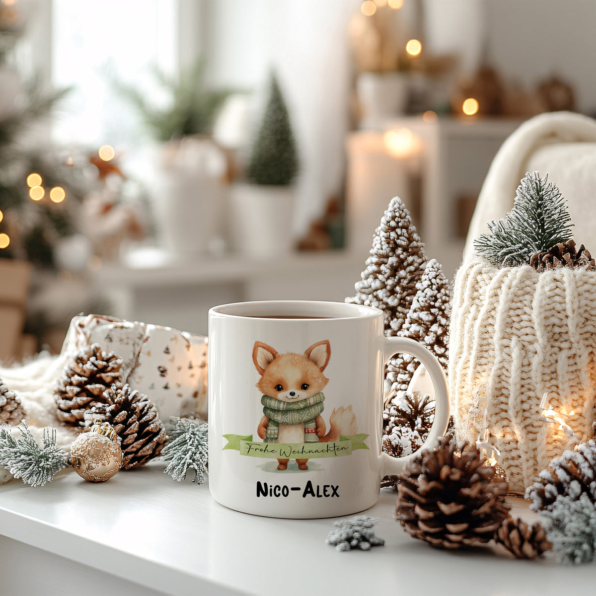 Weißer Becher mit Fuchs-Motiv und personalisiertem Namen.