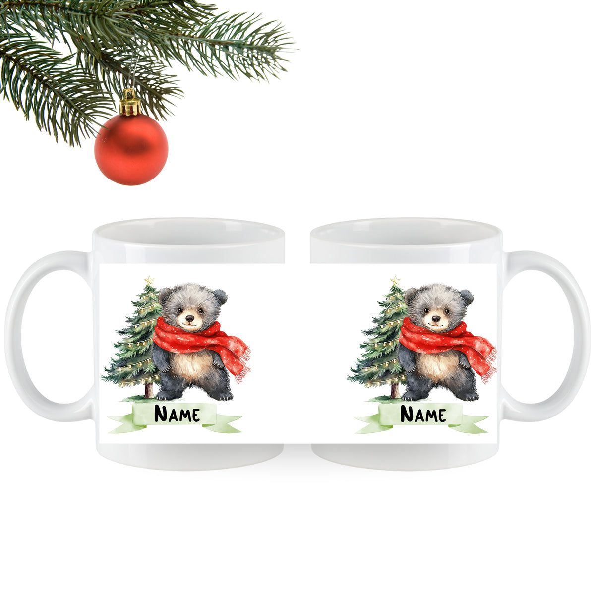 Tassen mit Bärenmotiven, rot-schwarzem Schal und Weihnachtsbaum.