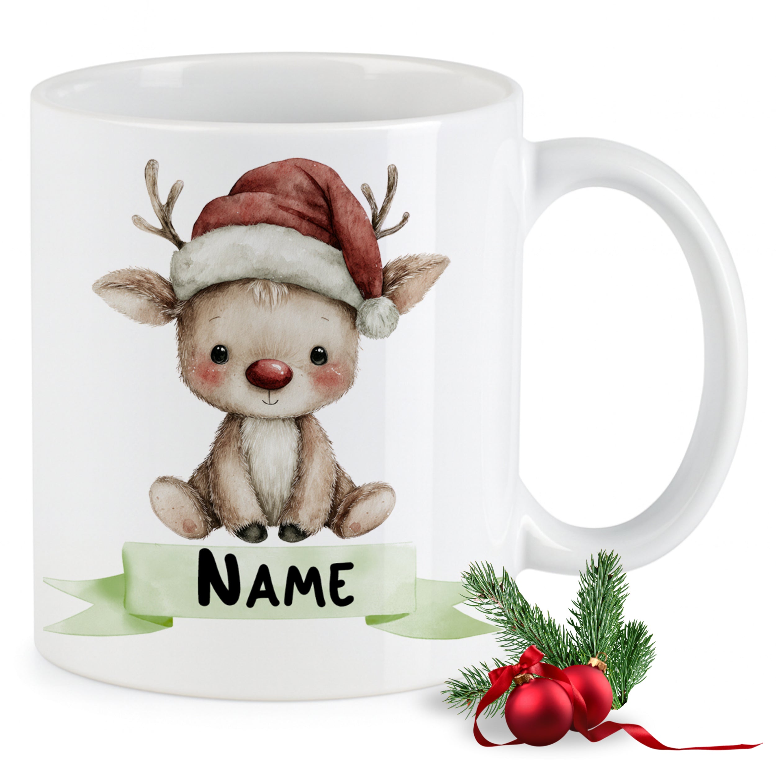Weißer Becher mit niedlichem Rentier und Weihnachtsmütze.