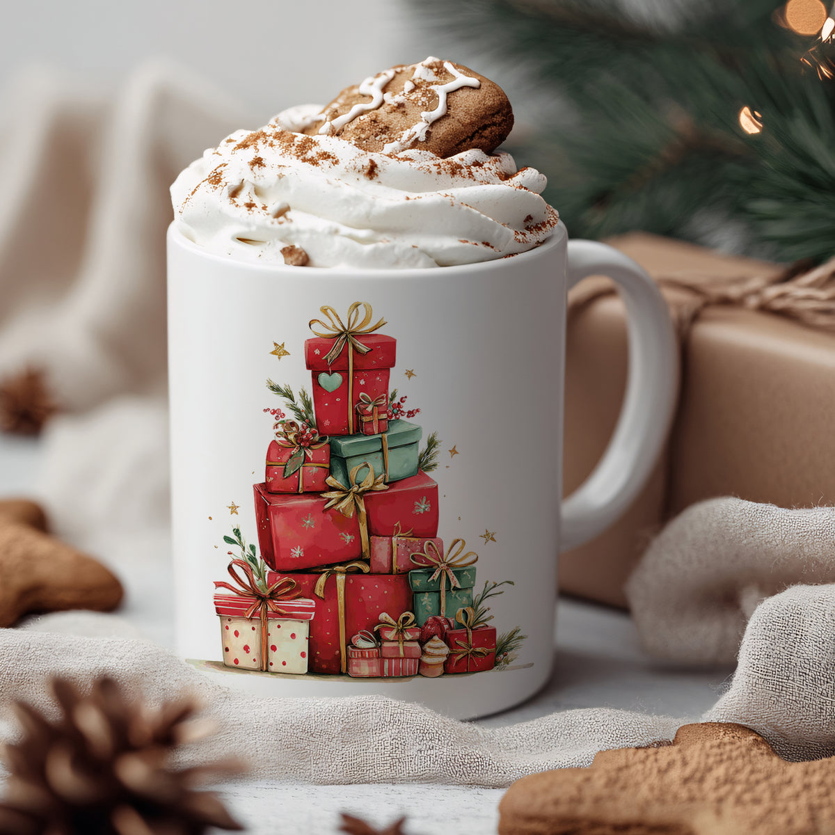 Weißer Becher mit bunten Geschenken und Sahne.