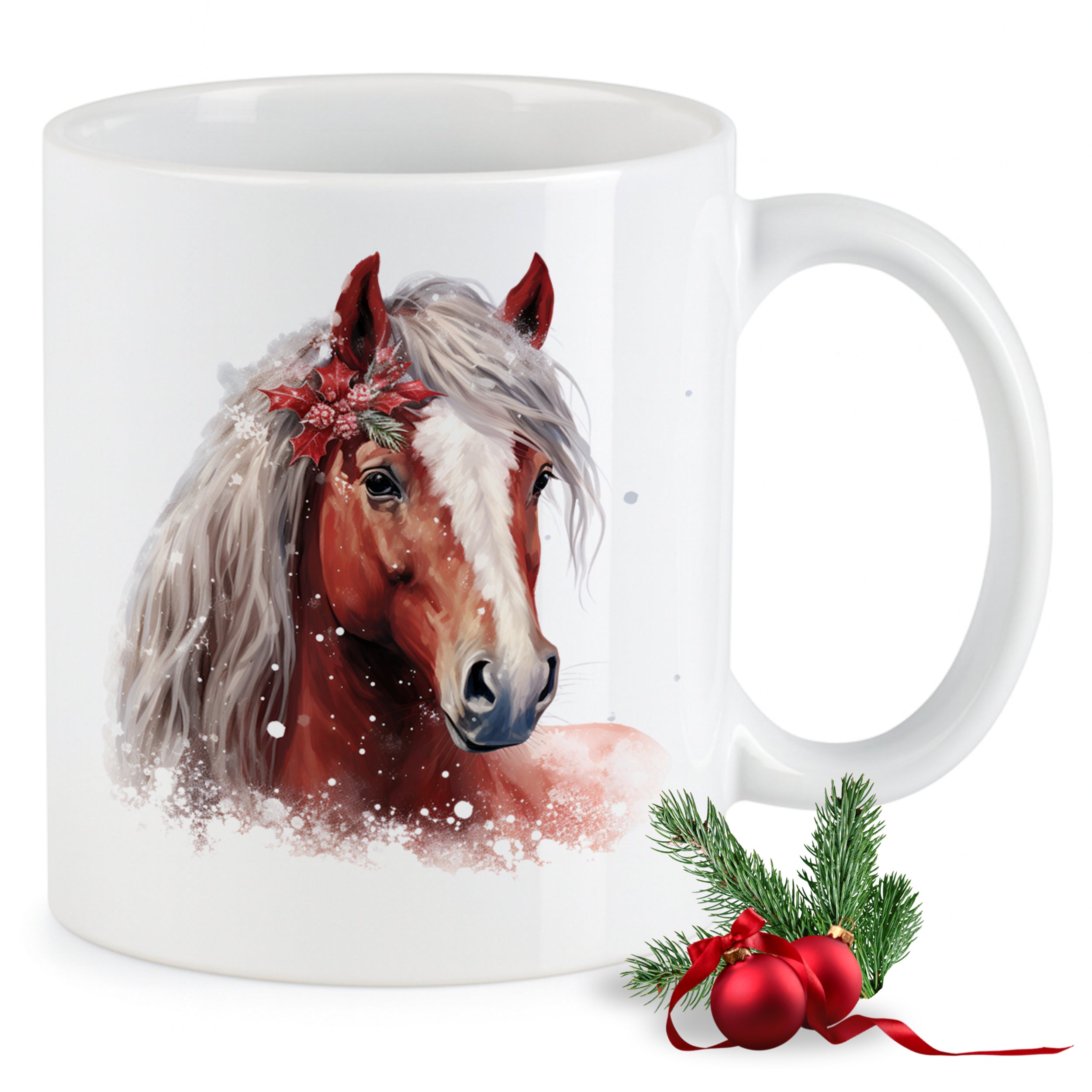 Kaffeetasse mit braunem Pferd und Weihnachtsdeko.