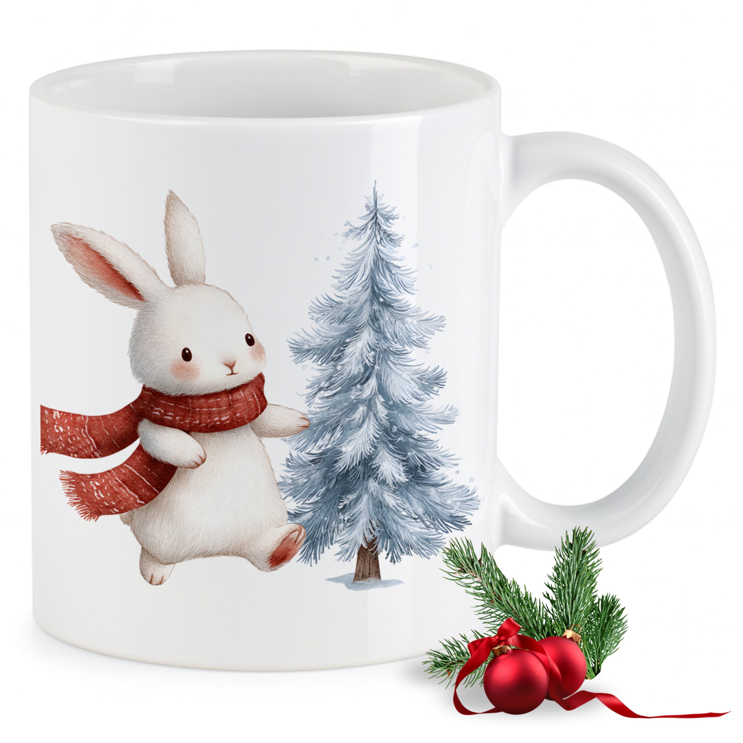 Weißer Becher mit niedlichem Hasen und Tannenbaum.