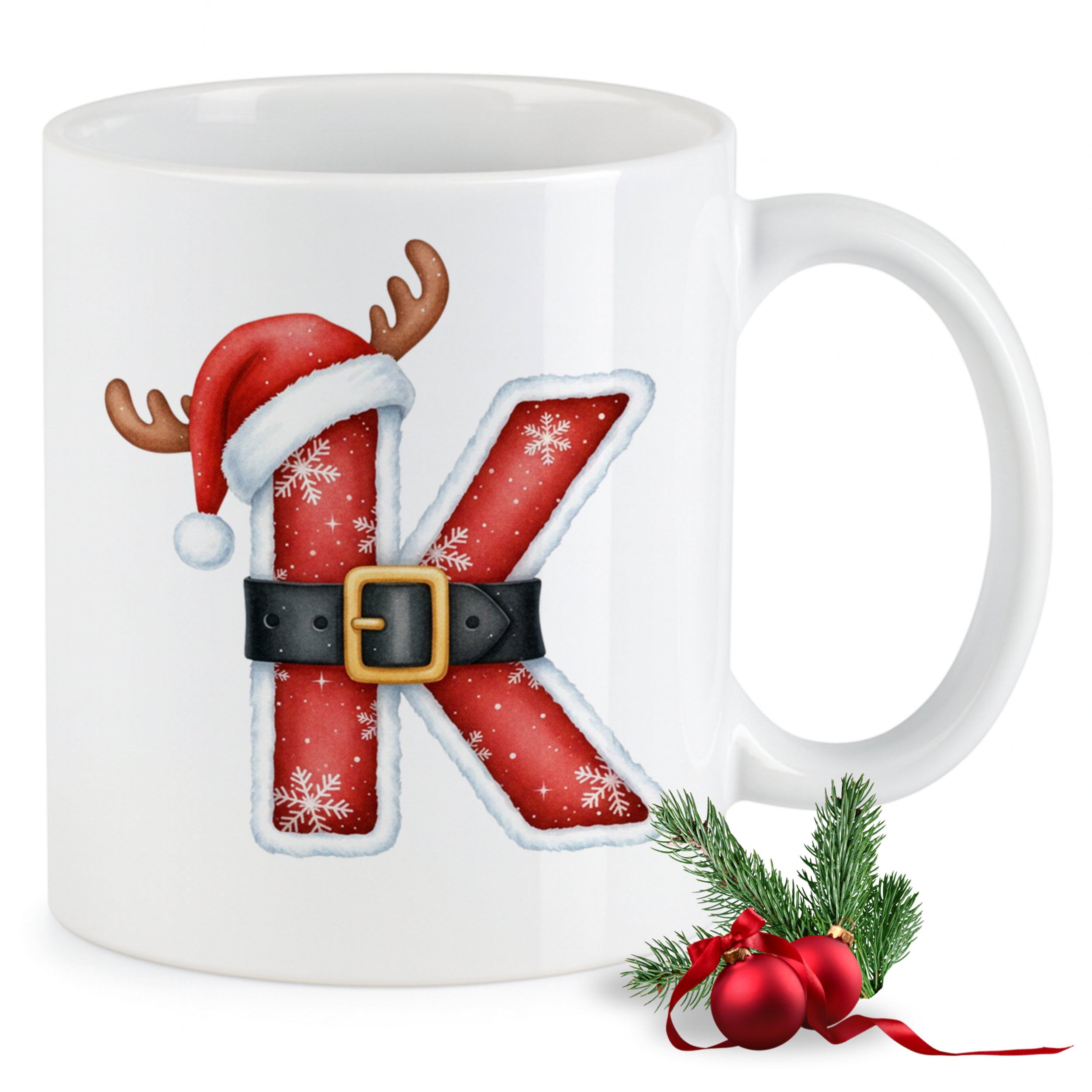 Weißer Kaffeebecher mit rotem Weihnachtsbuchstaben K.