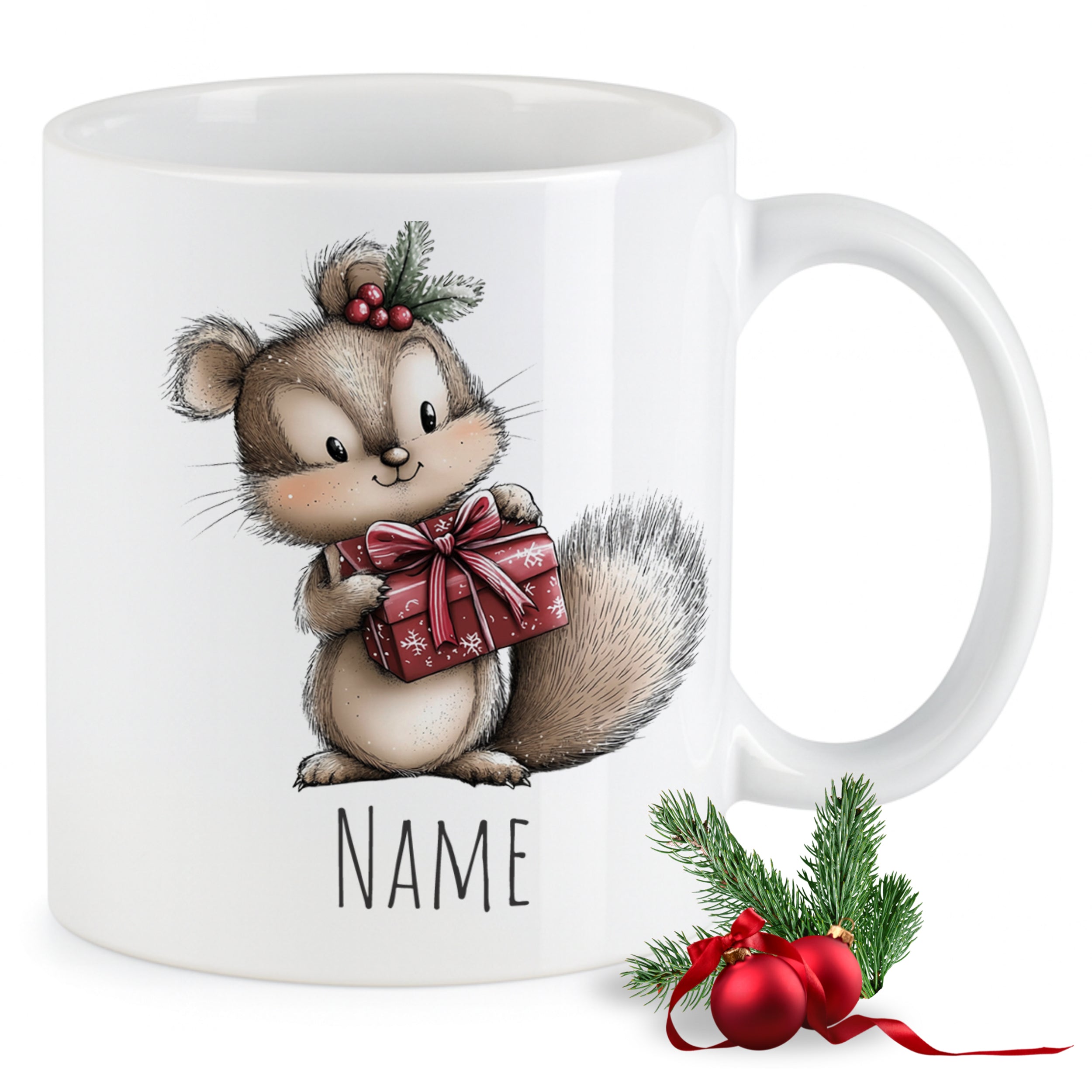 Weißer Becher mit niedlichem Eichhörnchen und Geschenk.