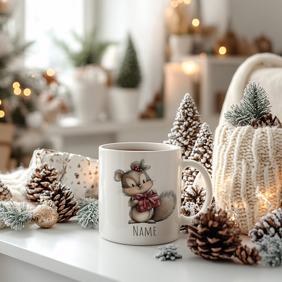 Kaffeetasse mit Eichhörnchen-Motiv und Weihnachtsgeschenk.