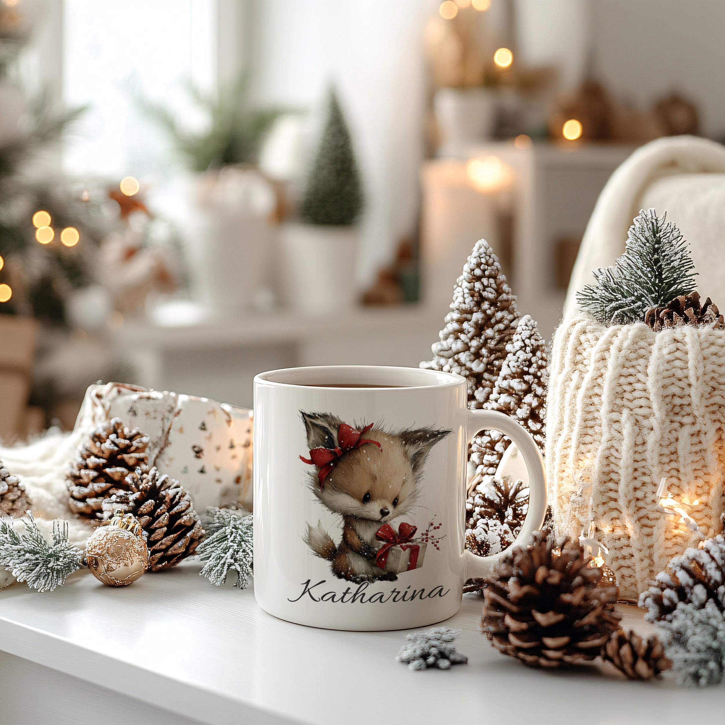 Kaffeetasse mit Fuchs-Motiv und rotem Schleifen-Design.