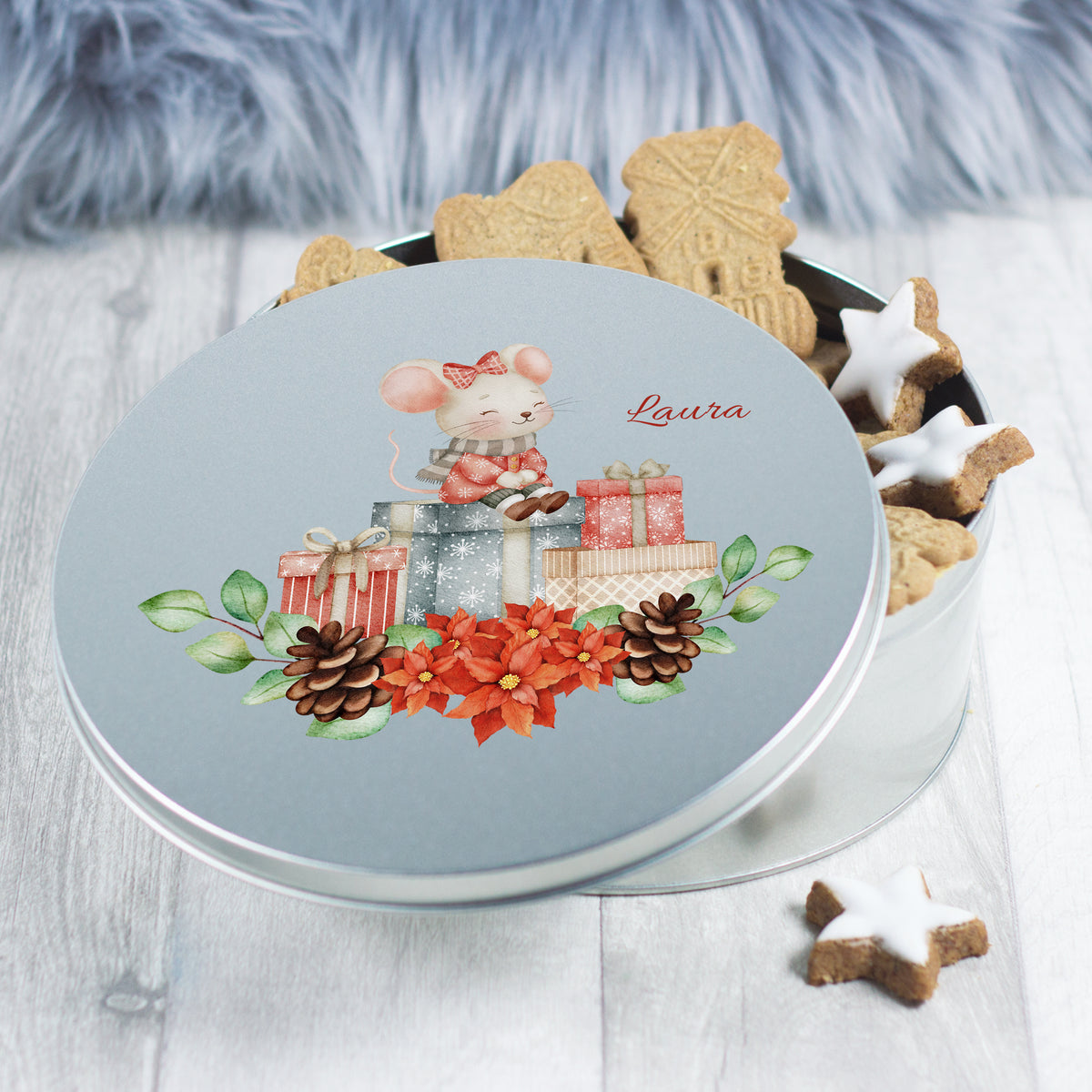 Runde, graue Dose mit Maus, Geschenken und Plätzchen.