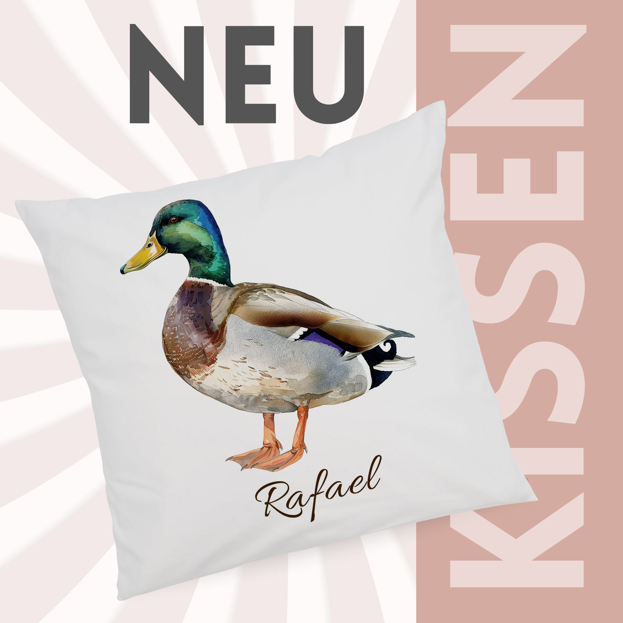 Kissenbezug mit Entenmotiv und Wunschname vor „Neues Zuhause“-Hintergrund