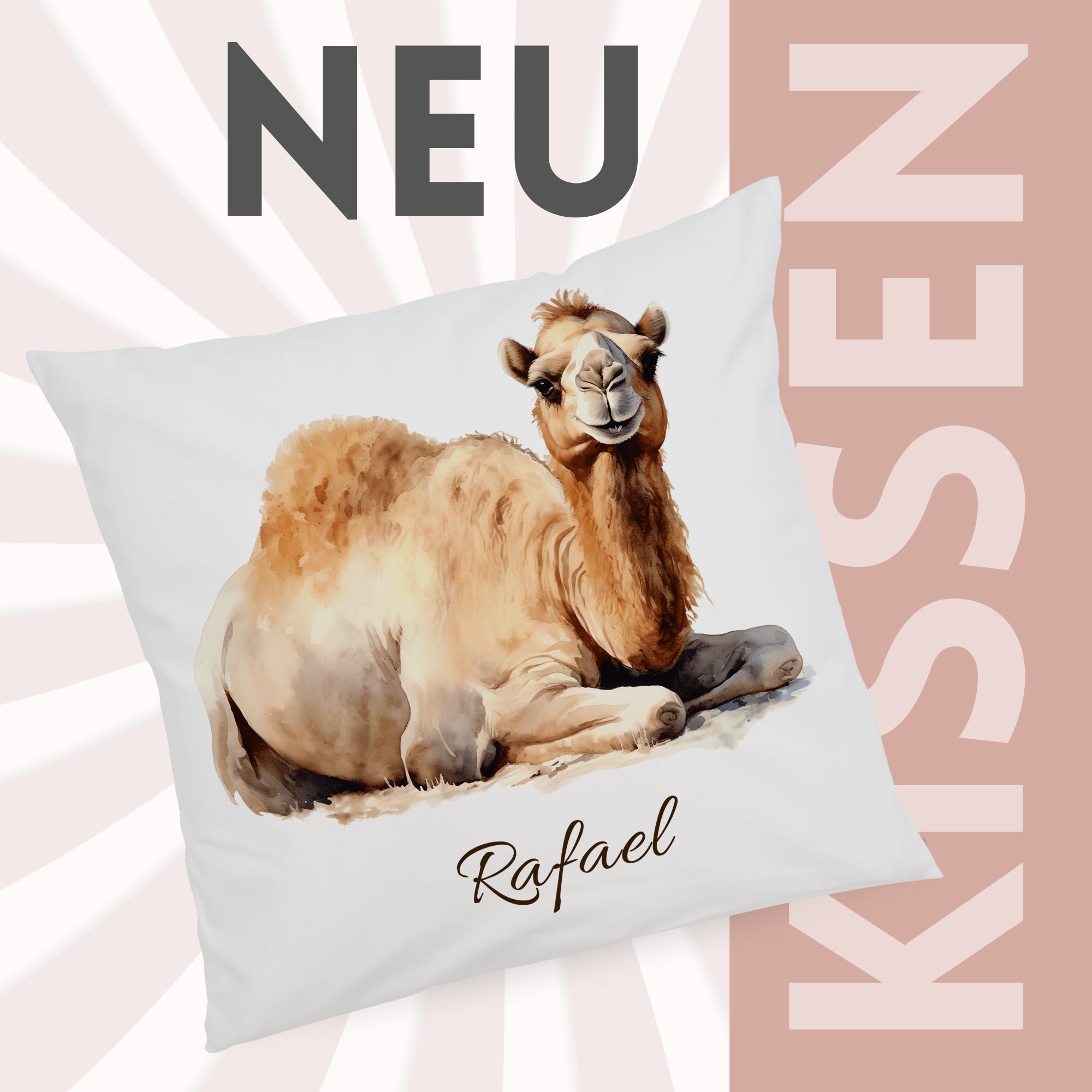 Kissenbezug mit Kamelmotiv und Wunschname vor grafischem „Neues Zuhause“-Hintergrund