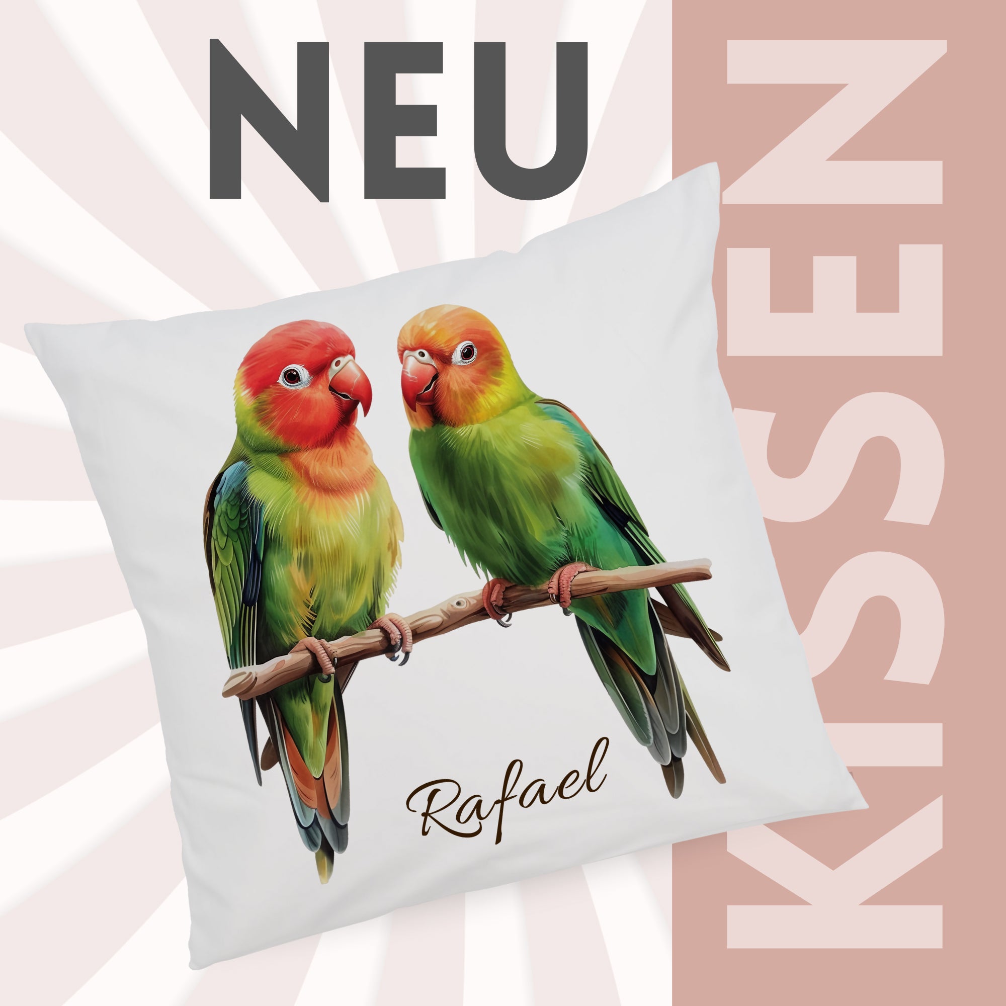 Kissenbezug mit Papageienmotiv und Wunschname vor grafischem Hintergrund