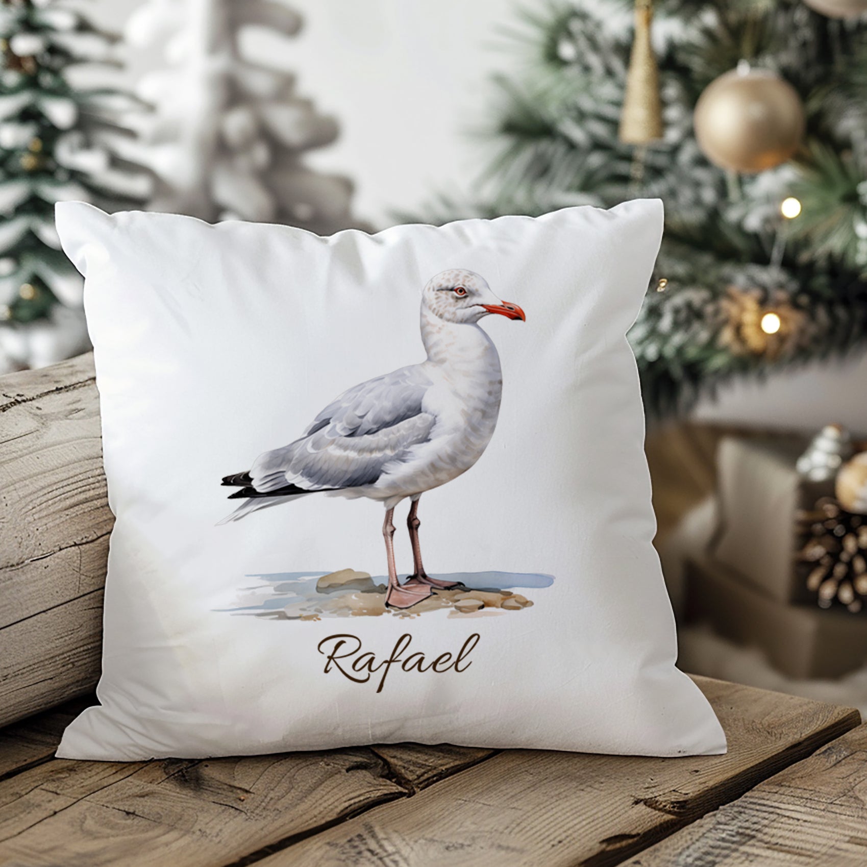 Kissenbezug mit Möwenmotiv und Wunschname in weihnachtlicher Wohnszene
