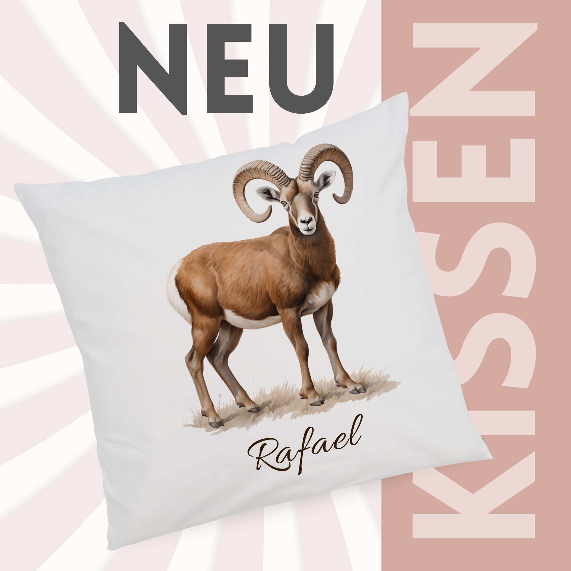 Kissenbezug mit Mufflonmotiv und Wunschname vor grafischem Hintergrund